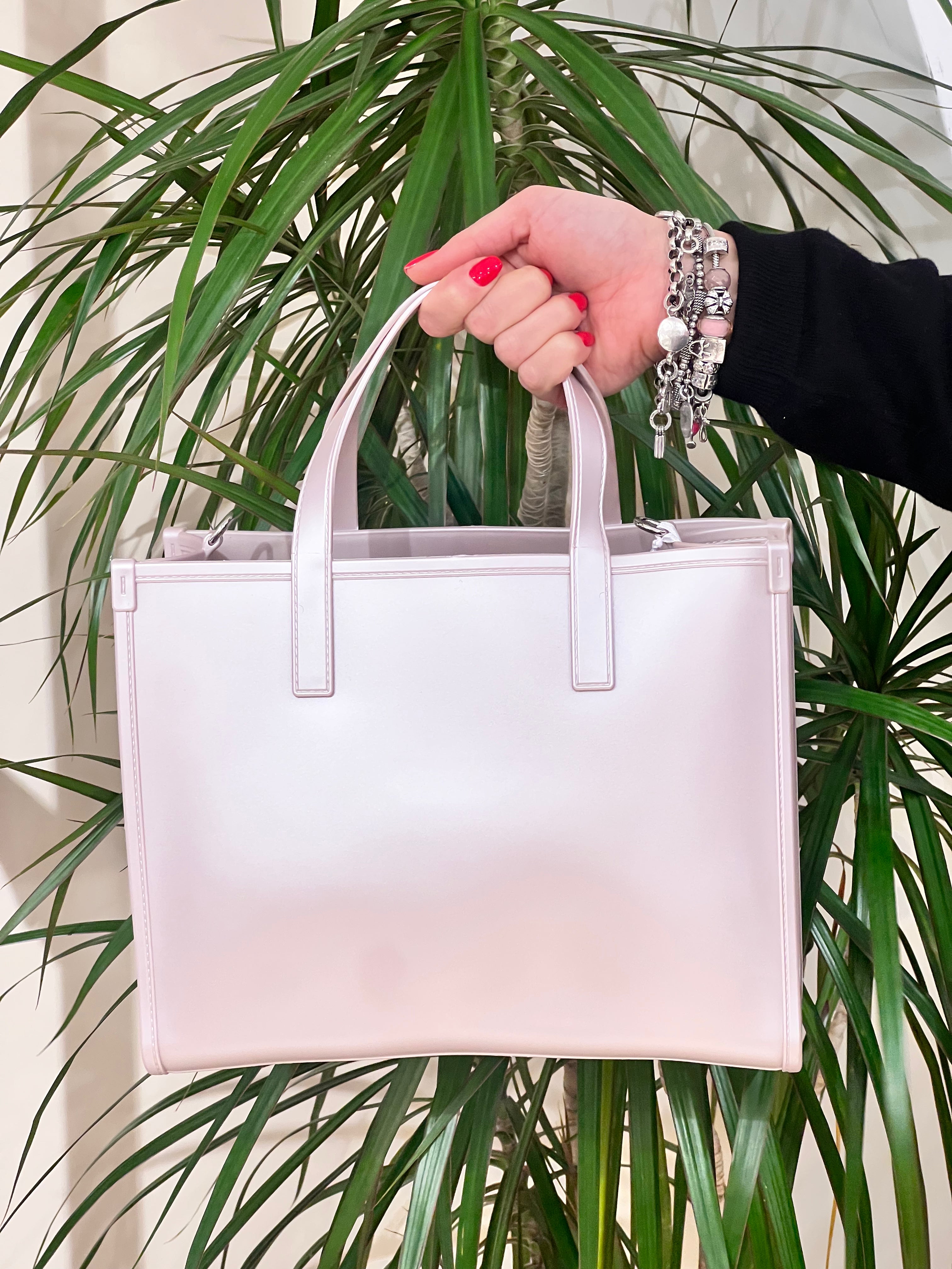 BORSA MARC ELLIS IN GOMMA LUCIDA QUADRATA CON TRACOLLA