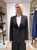 BLAZER IRIS CON CINTA TONO SU TONO