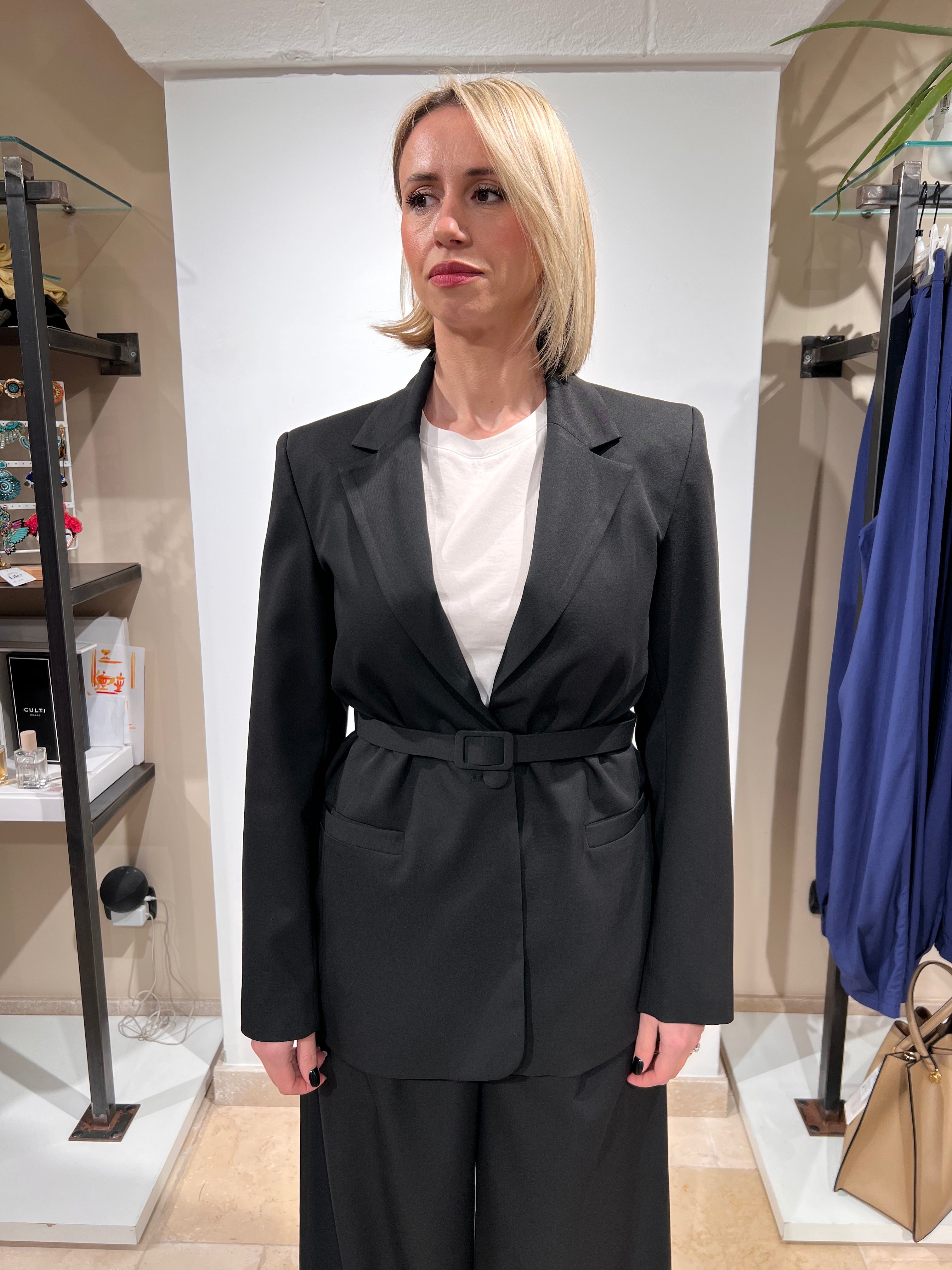 BLAZER IRIS CON CINTA TONO SU TONO