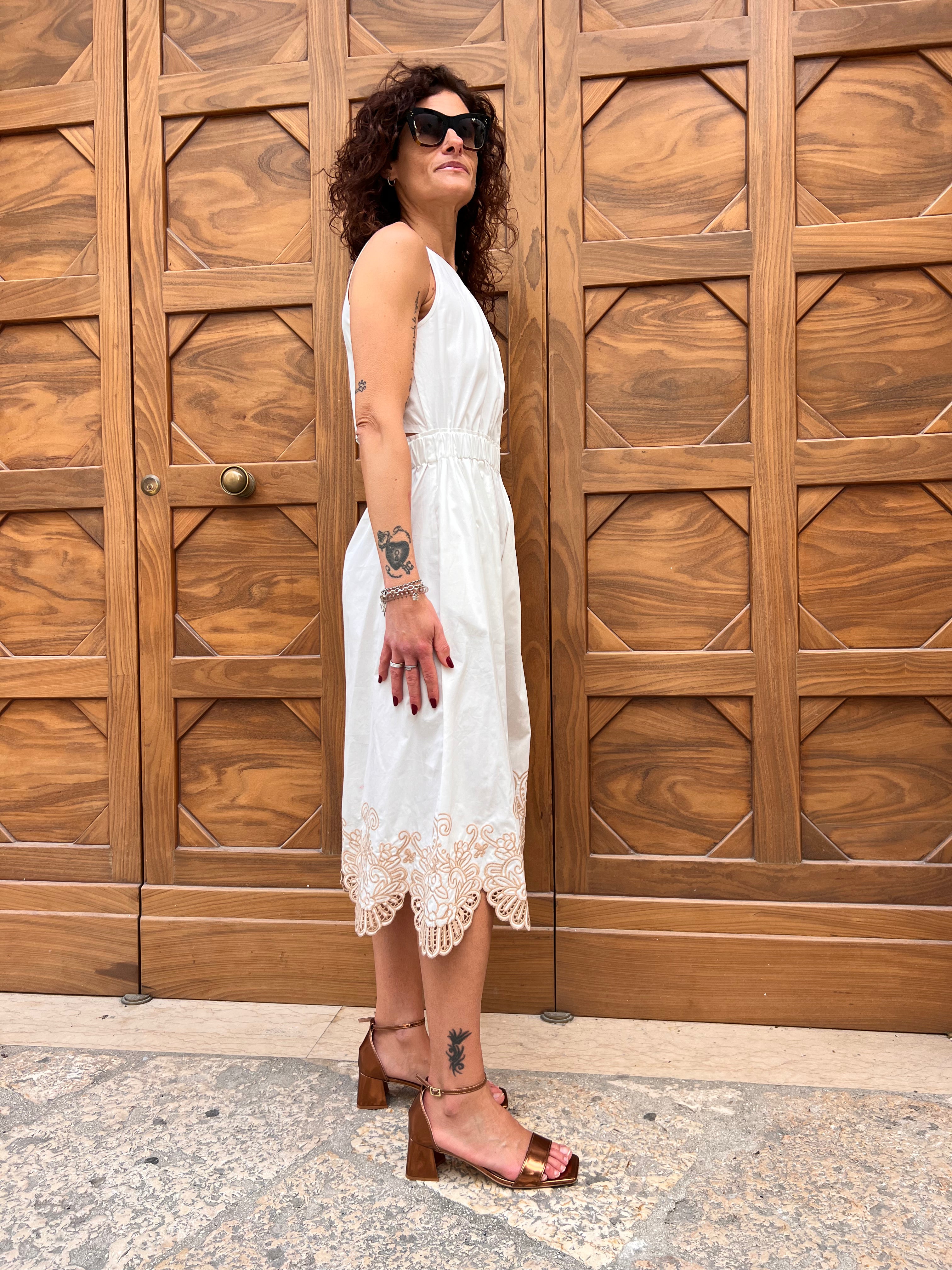 ABITO IN POPELINE DI COTONE CON RICAMO SUL FONDO – FRACOMINA