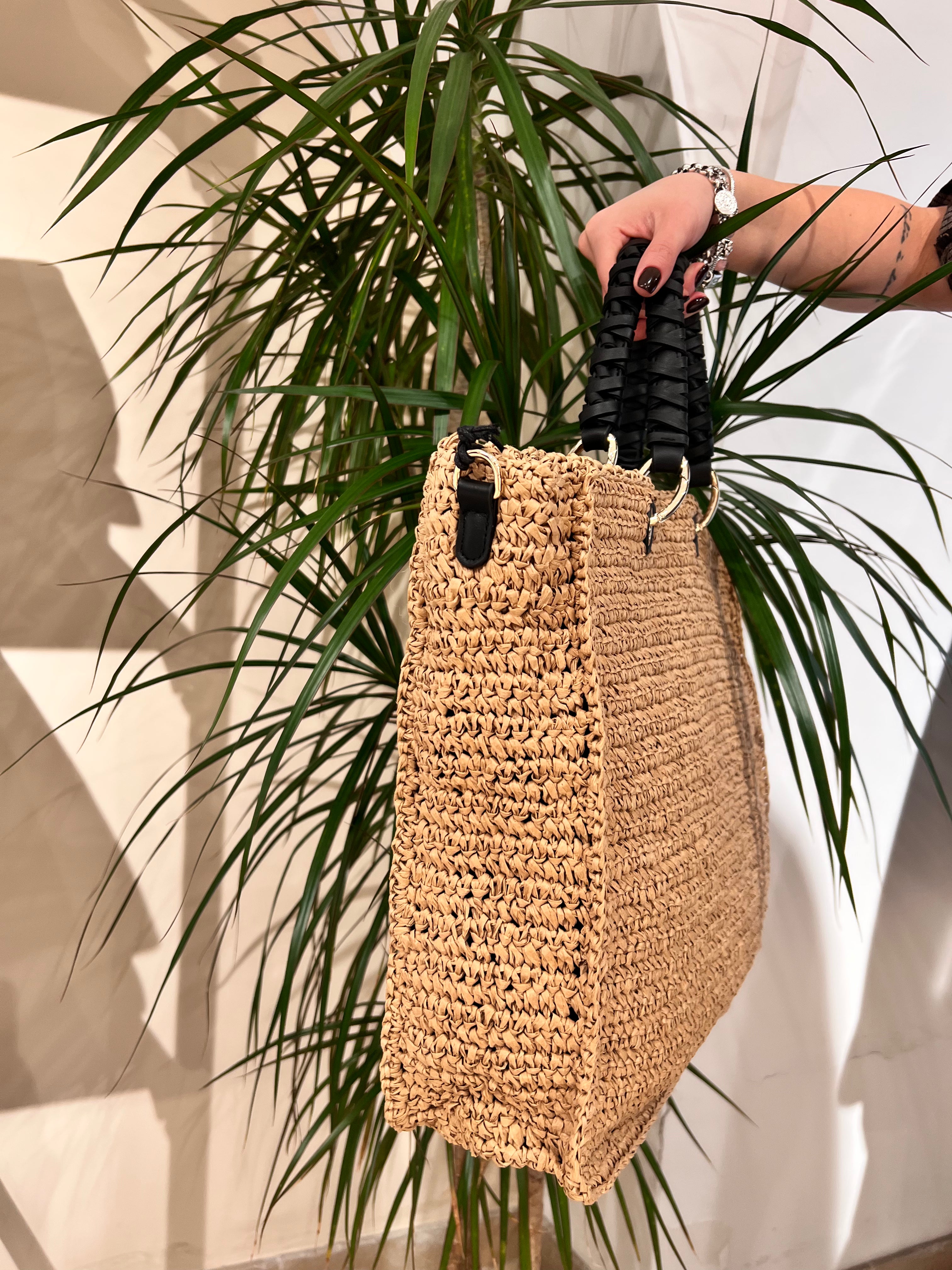 TOTE IN RAFIA NATURALE CON MANICI NERI – ERMANNO FIRENZE