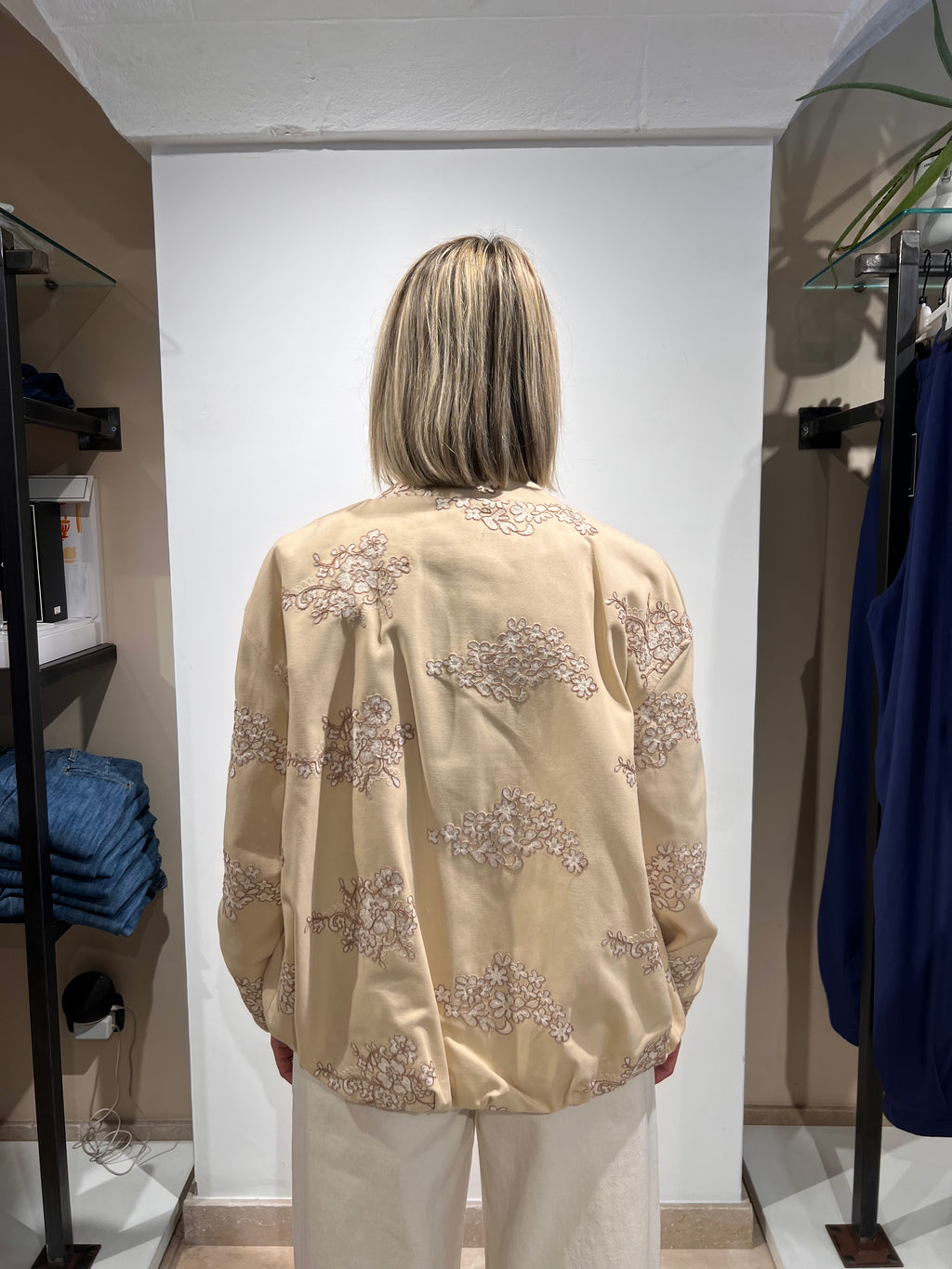 BOMBER CON RICAMI FLOREALI E PAILLETTES