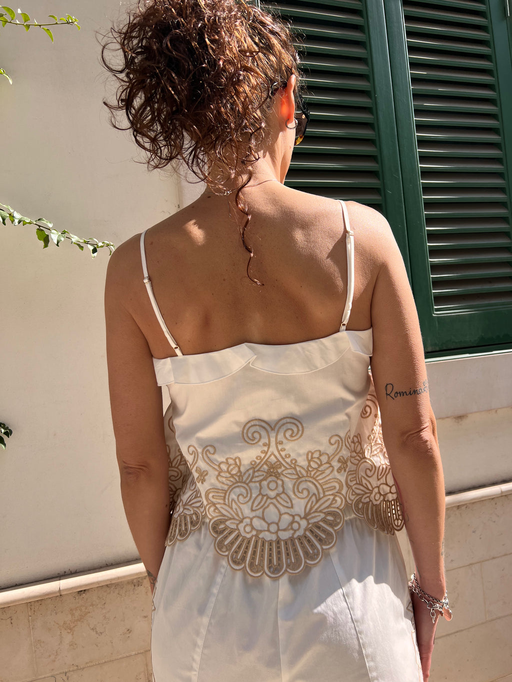 TOP CON FONDO RICAMI FLOREALI – FRACOMINA