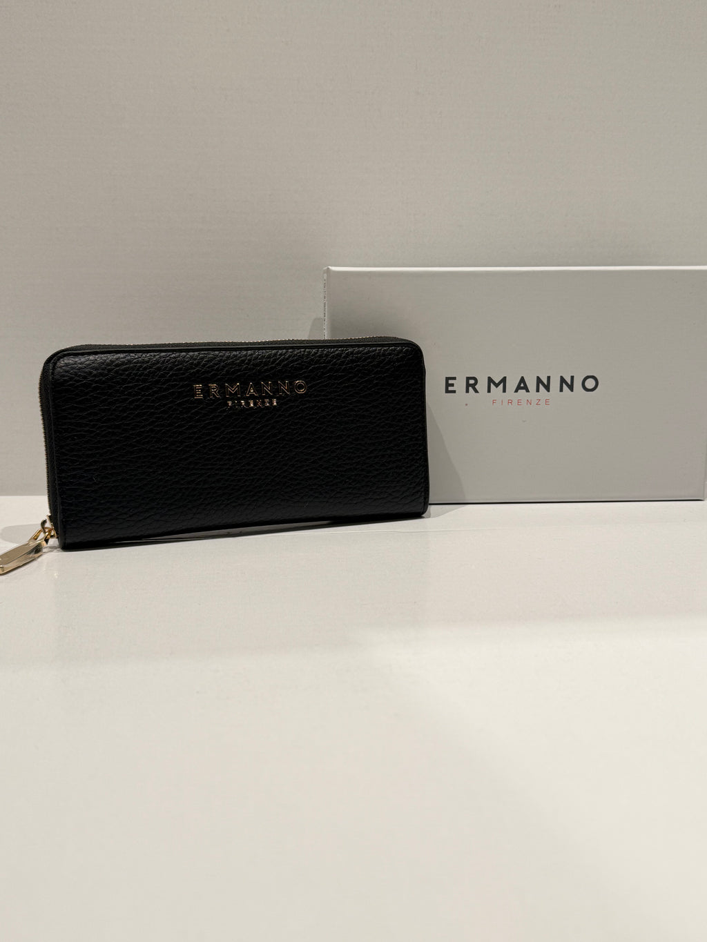 PORTAFOGLIO ERMANNO SCERVINO IN ECOPPELLE MARTELLATA CON LOGO DORATO