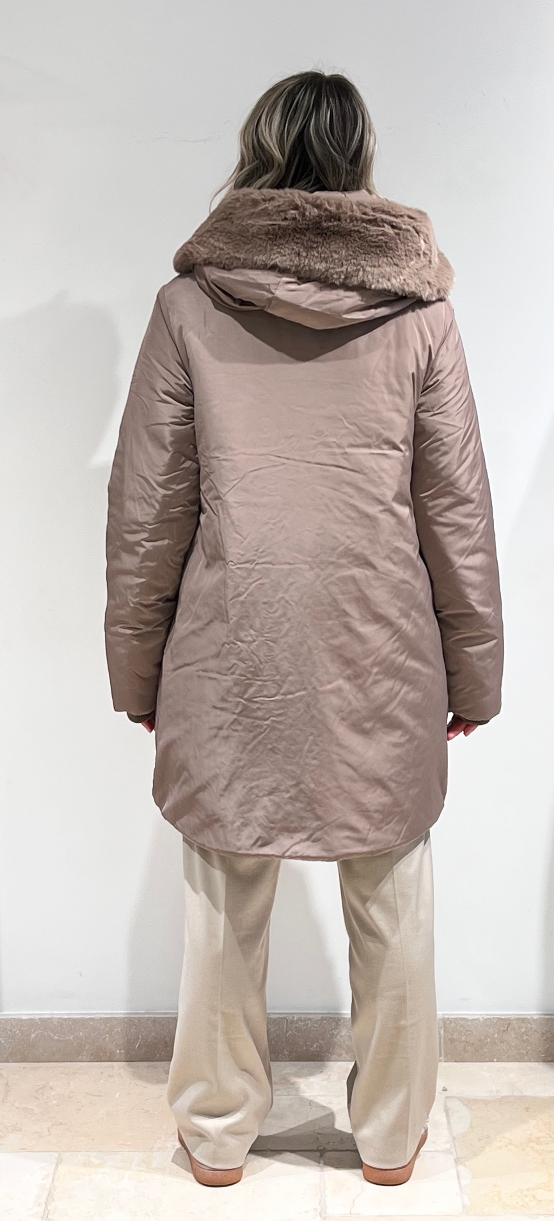 PIUMINO DONNA LUNGO NERO CON MAXI COLLO ECO-PELLICCIA E CAPPUCCIO CALDO ELE  GANTE INVERNALE