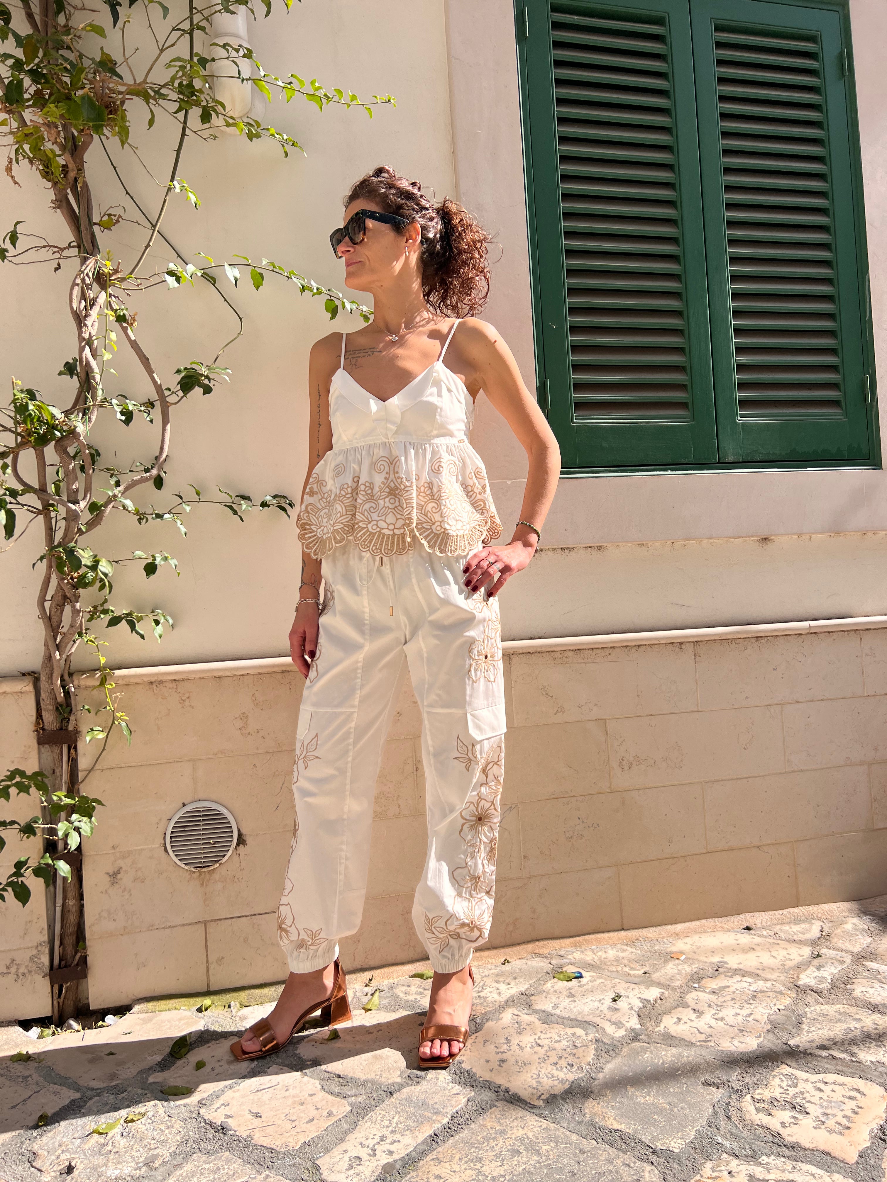 TOP CON FONDO RICAMI FLOREALI – FRACOMINA