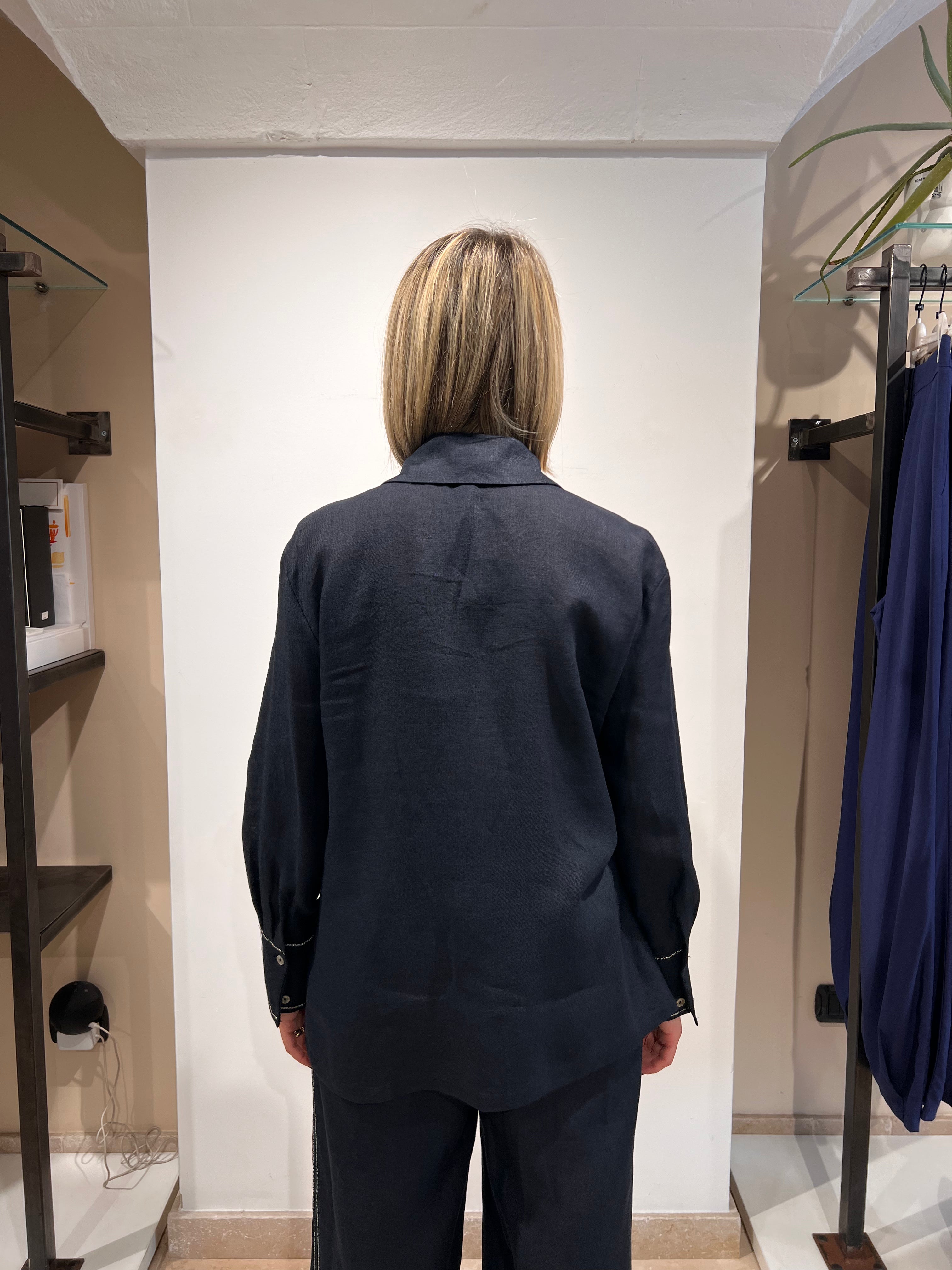 CAMICIA IN PURO LINO CON DETTAGLI ARGENTO