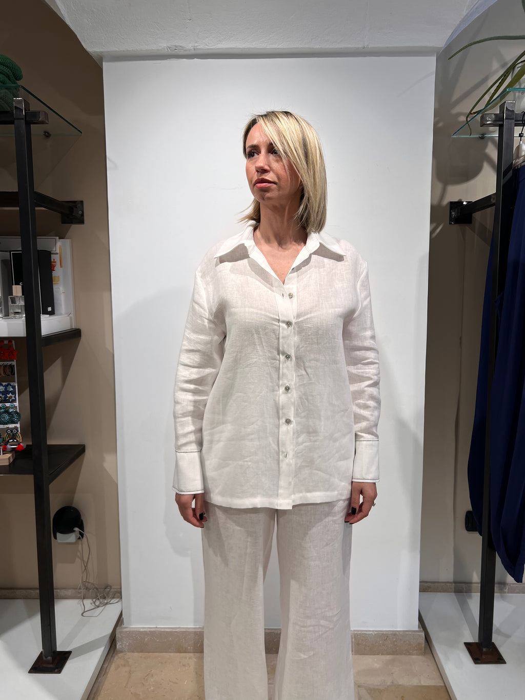CAMICIA IN PURO LINO CON DETTAGLI ARGENTO