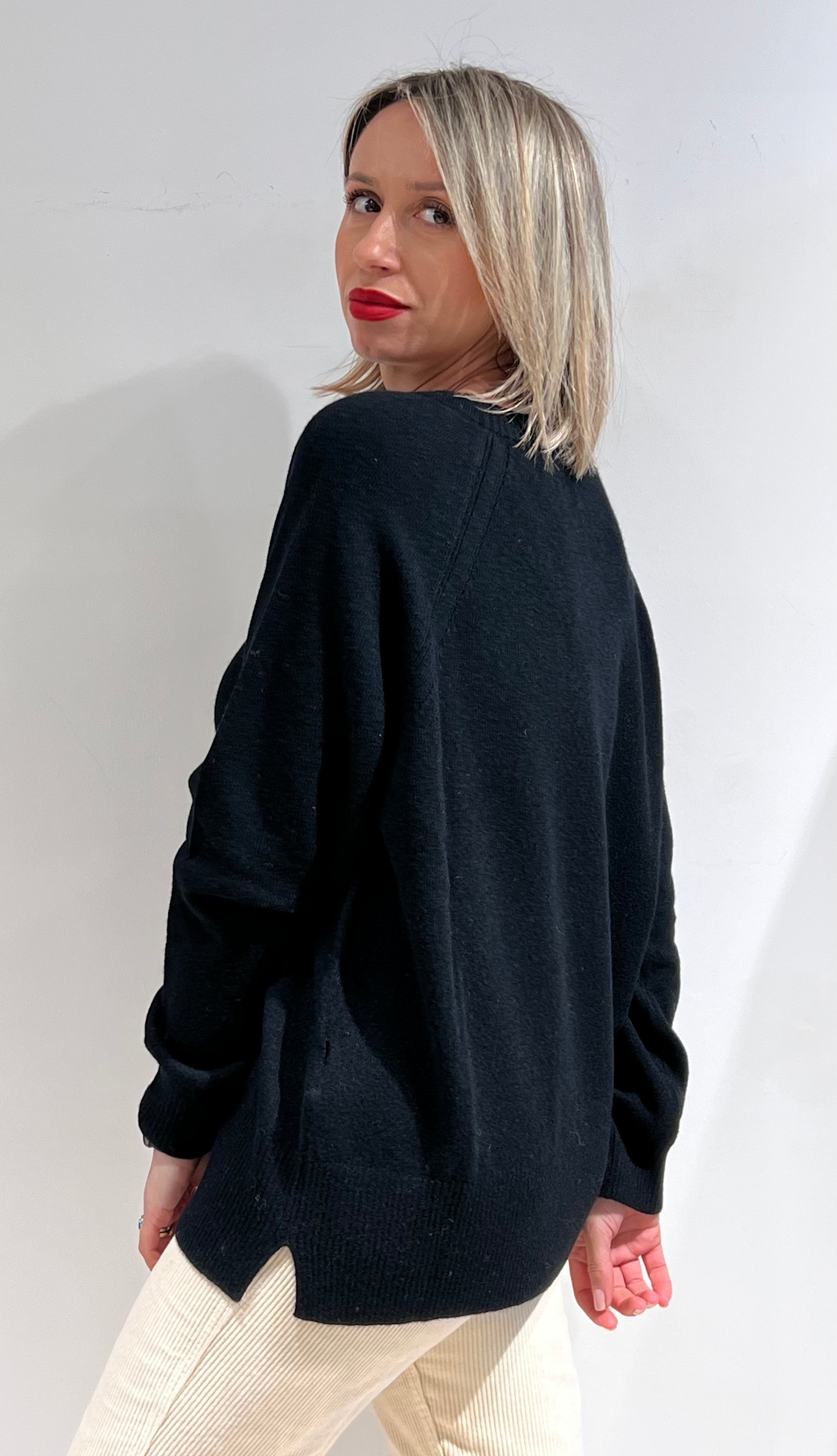 MAGLIA GIROCOLLO 100% CASHMERE – VESTIBILITÀ COMODA CON SPACCHI LATERALI