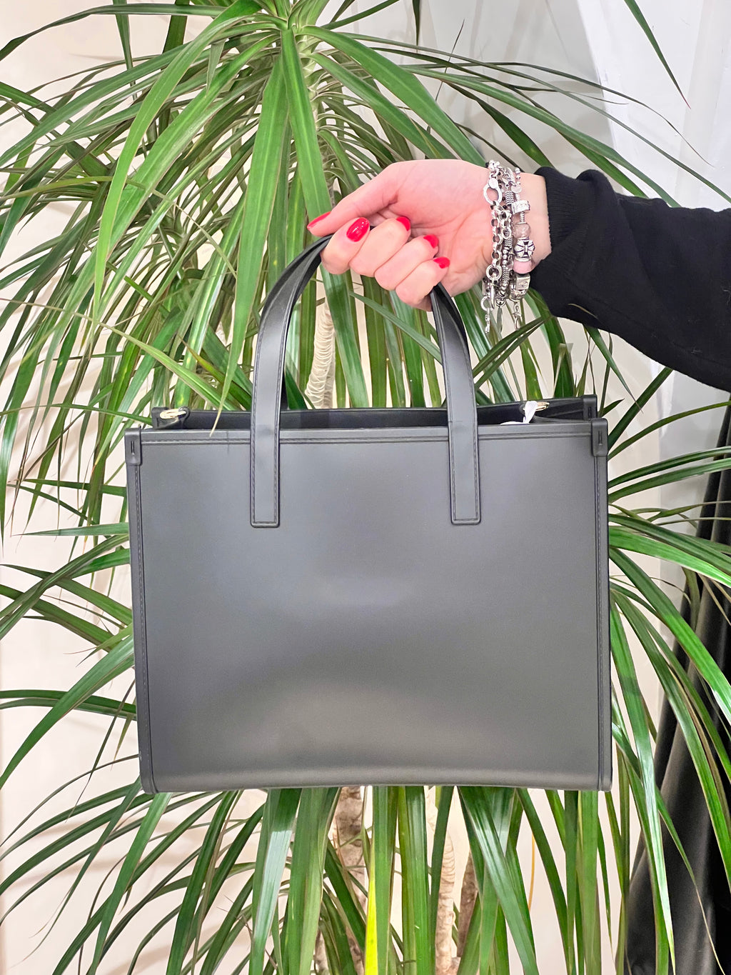 BORSA MARC ELLIS IN GOMMA LUCIDA QUADRATA CON TRACOLLA