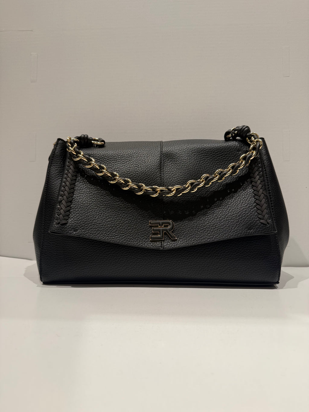 BORSA ERMANNO SCERVINO IN ECO PELLE MARTELLATA NERA LARGE CON INTRECCI E DETTAGLI ORO