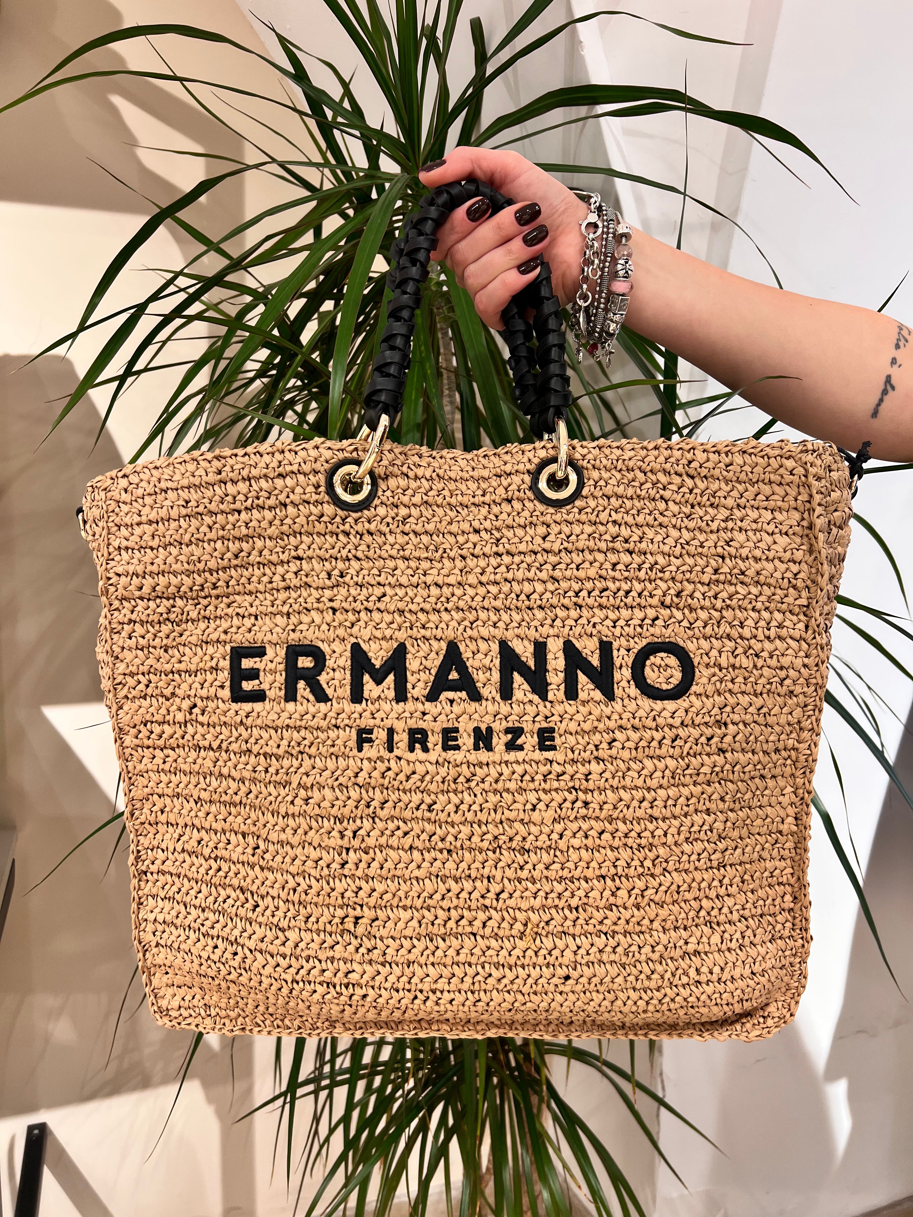 TOTE IN RAFIA NATURALE CON MANICI NERI – ERMANNO FIRENZE