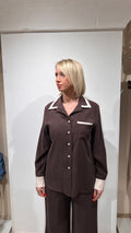 CAMICIA SATINATA CON DETTAGLI A CONTRASTO