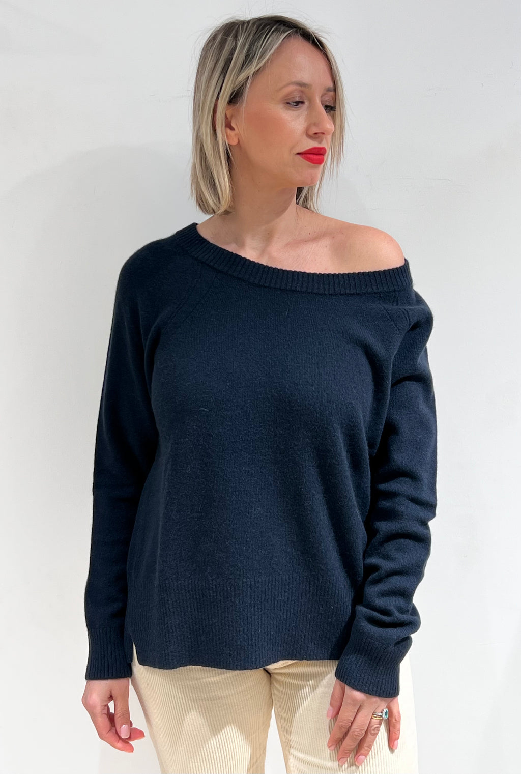 MAGLIA GIROCOLLO 100% CASHMERE – VESTIBILITÀ COMODA CON SPACCHI LATERALI