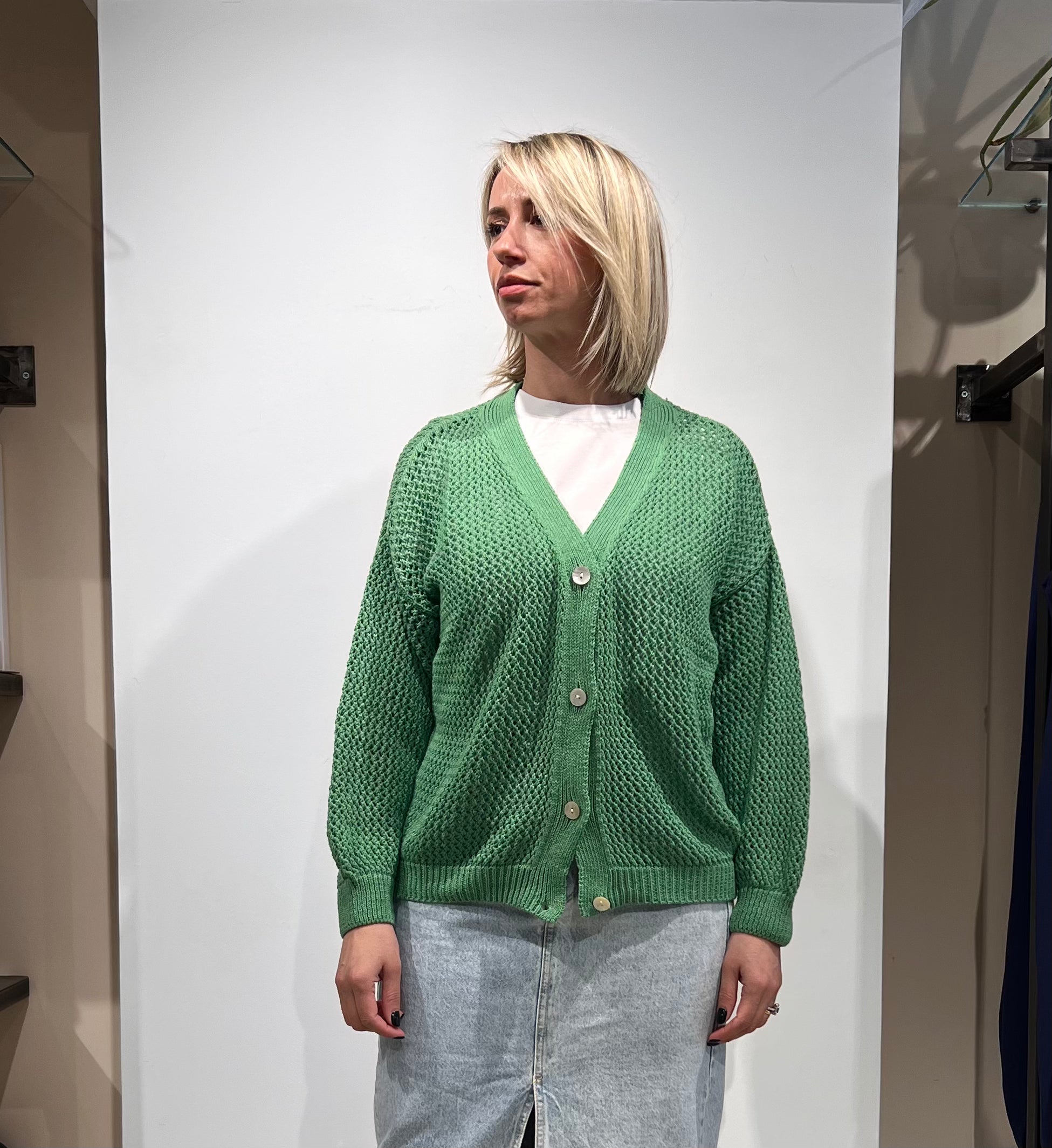 CARDIGAN IN MAGLIA TRAFORATA CON BOTTONI