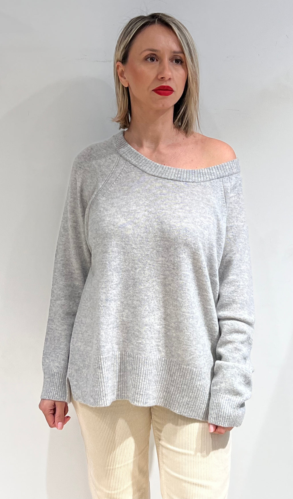 MAGLIA GIROCOLLO 100% CASHMERE – VESTIBILITÀ COMODA CON SPACCHI LATERALI