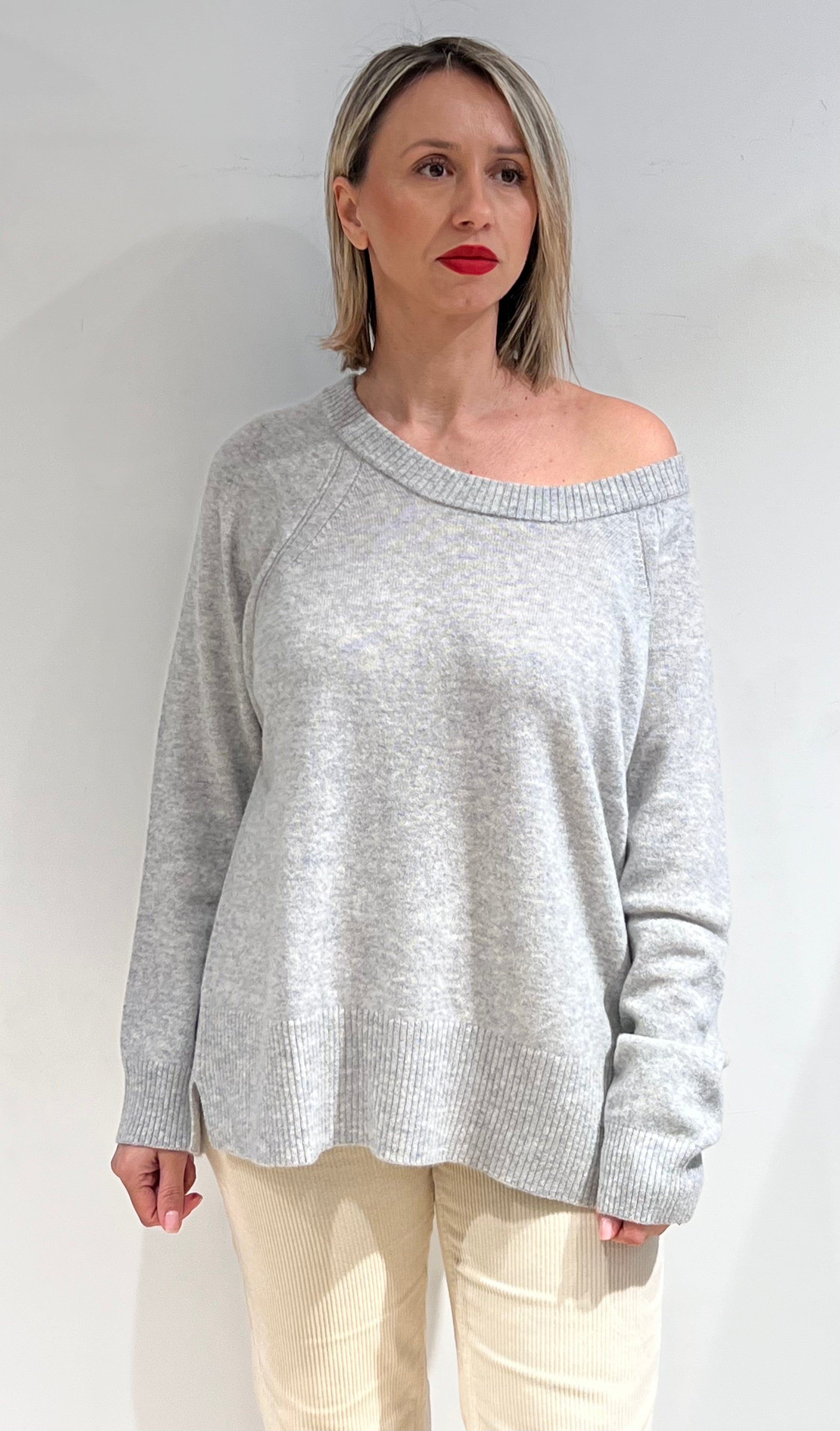 MAGLIA GIROCOLLO 100% CASHMERE – VESTIBILITÀ COMODA CON SPACCHI LATERALI