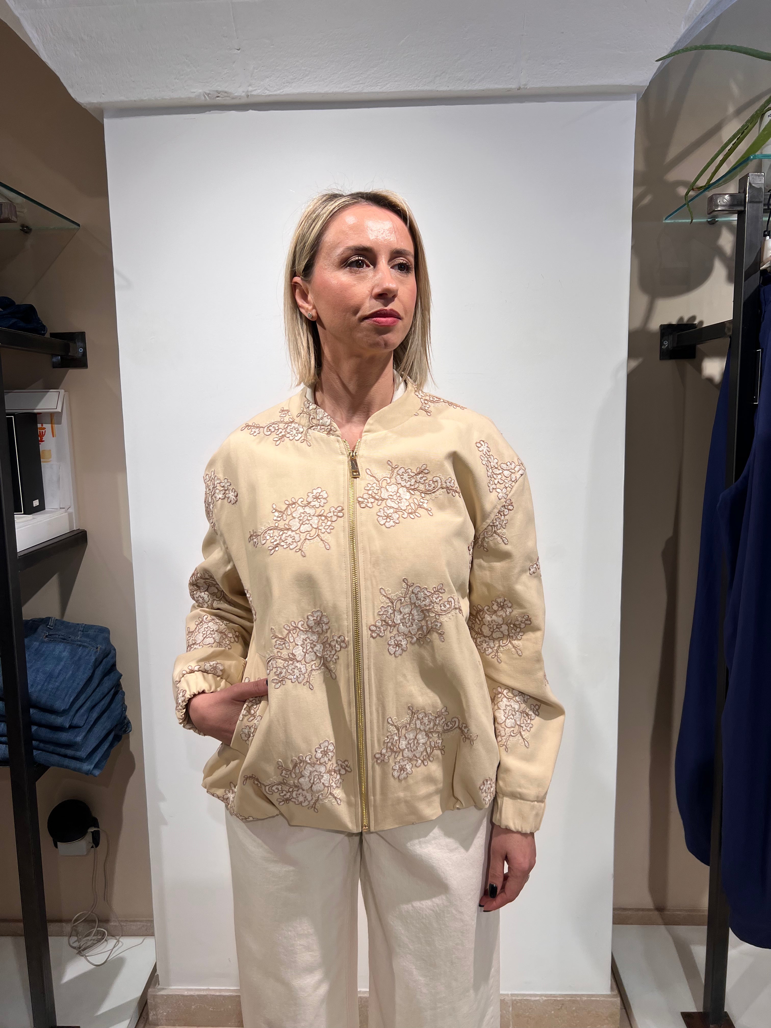 BOMBER CON RICAMI FLOREALI E PAILLETTES