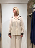 CAMICIA SATINATA CON DETTAGLI A CONTRASTO