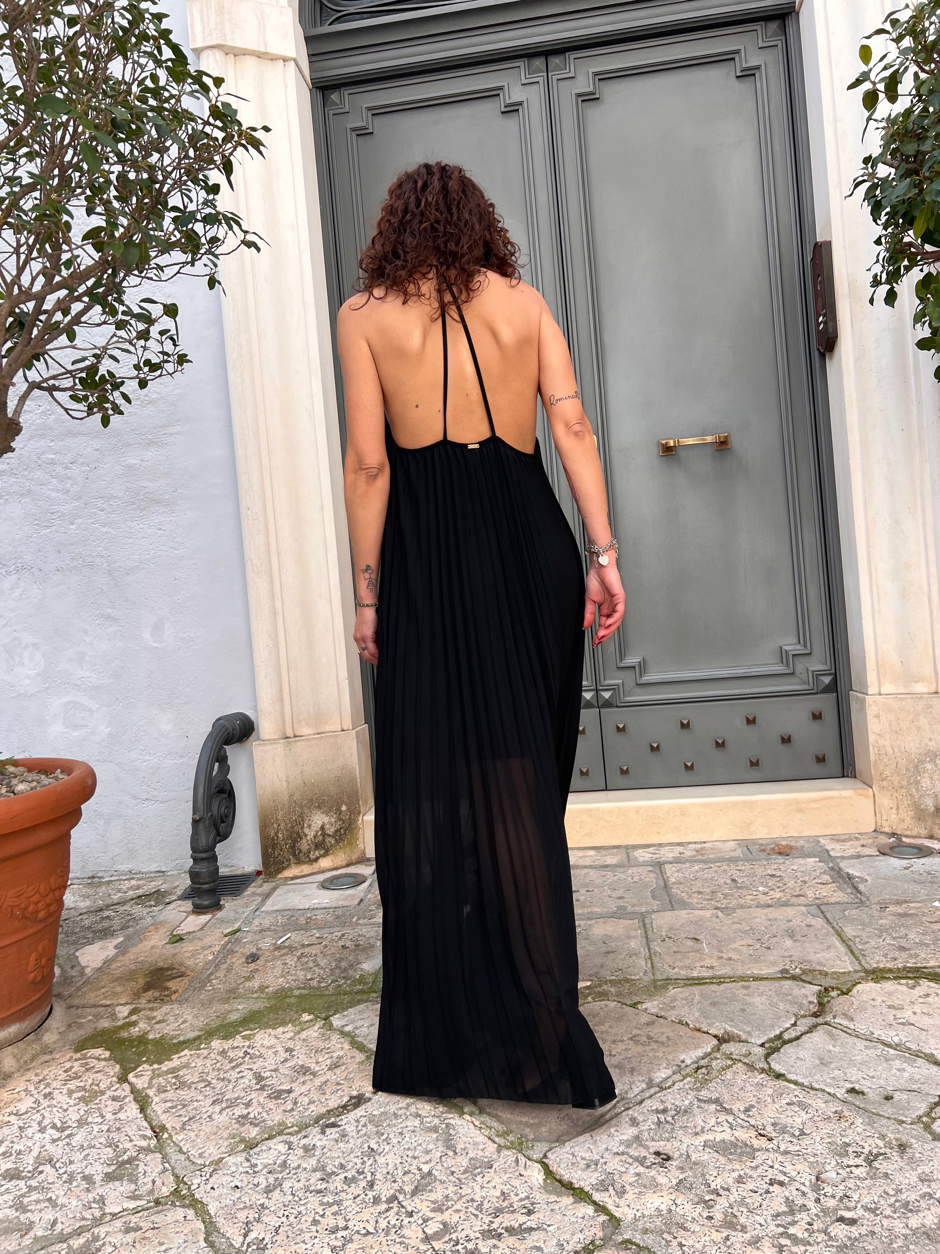 ABITO LUNGO NERO CON BRETTELLE PLISSÉ – FRACOMINA