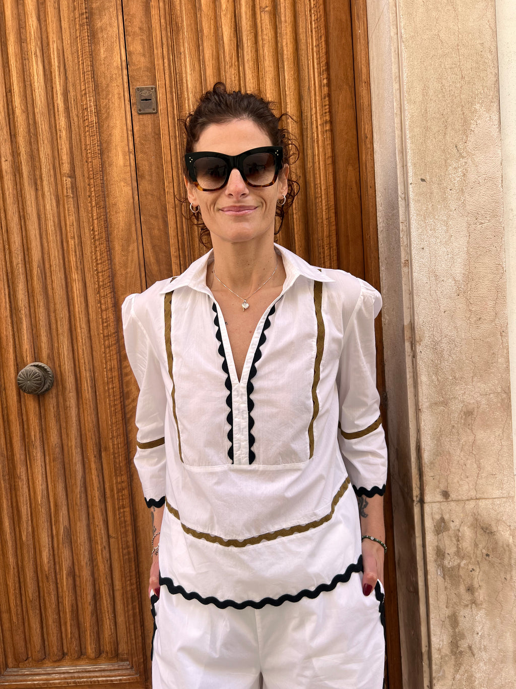 CAMICIA CON DETTAGLI RICAMATI A CONTRASTO – FRACOMINA