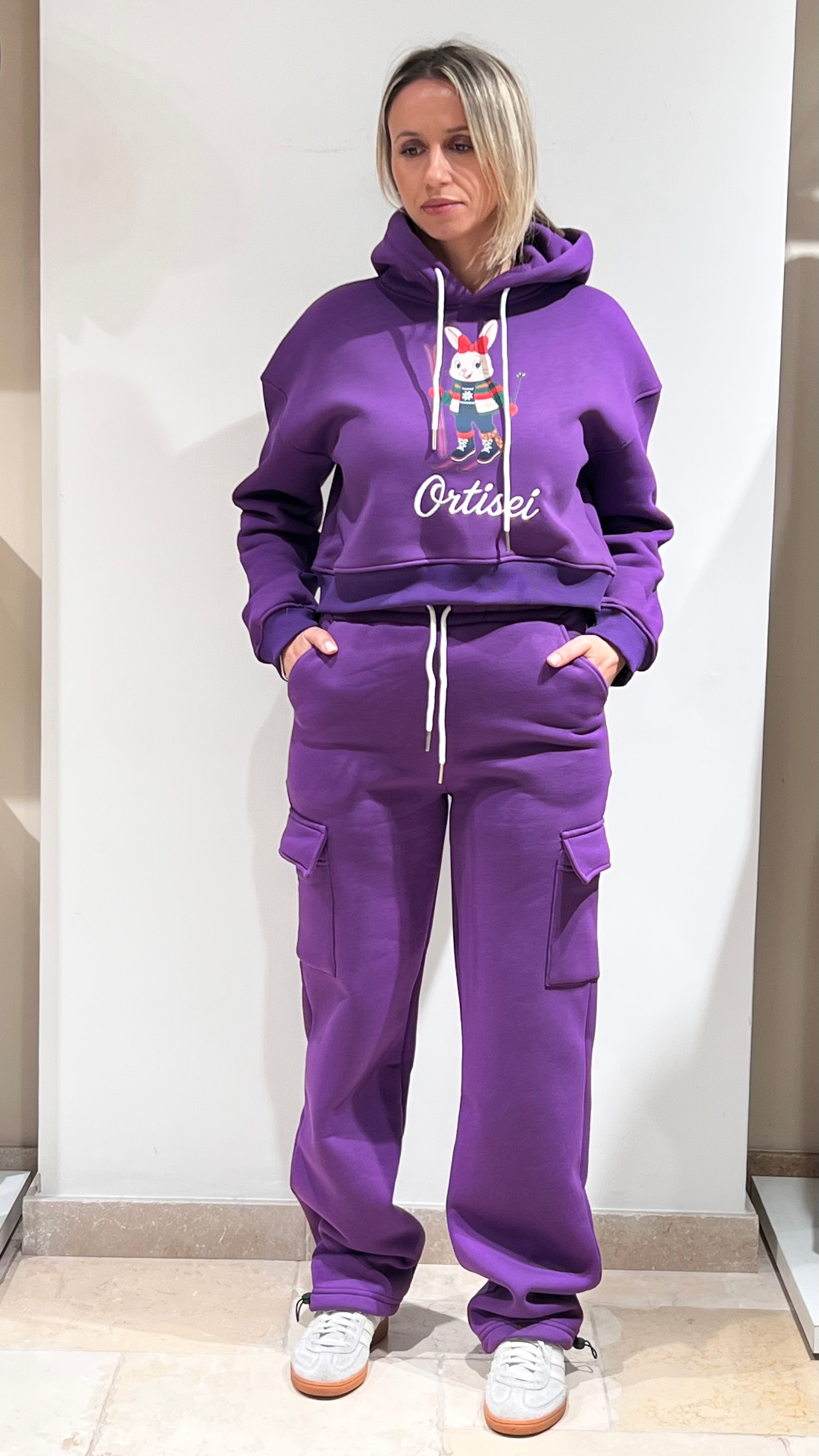 TUTA DONNA FELPATA PLAZA CON FELPA CROPPED E PANTALONE CARGO VIOLA