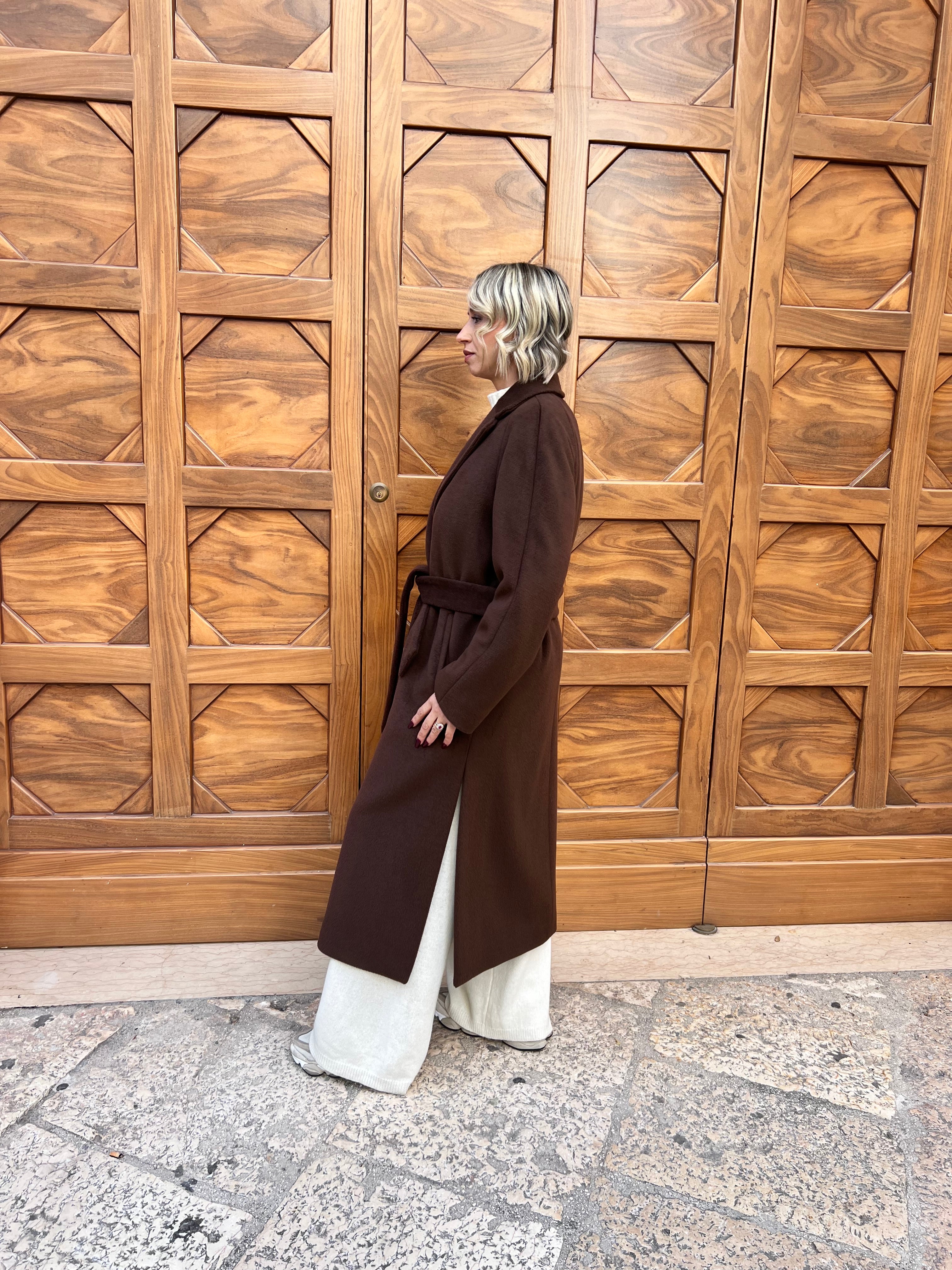 CAPPOTTO ACCAPPATOIO -TAGLIO LUNGO,DESIGN ELEGANTE,COLORE CIOCCOLATO