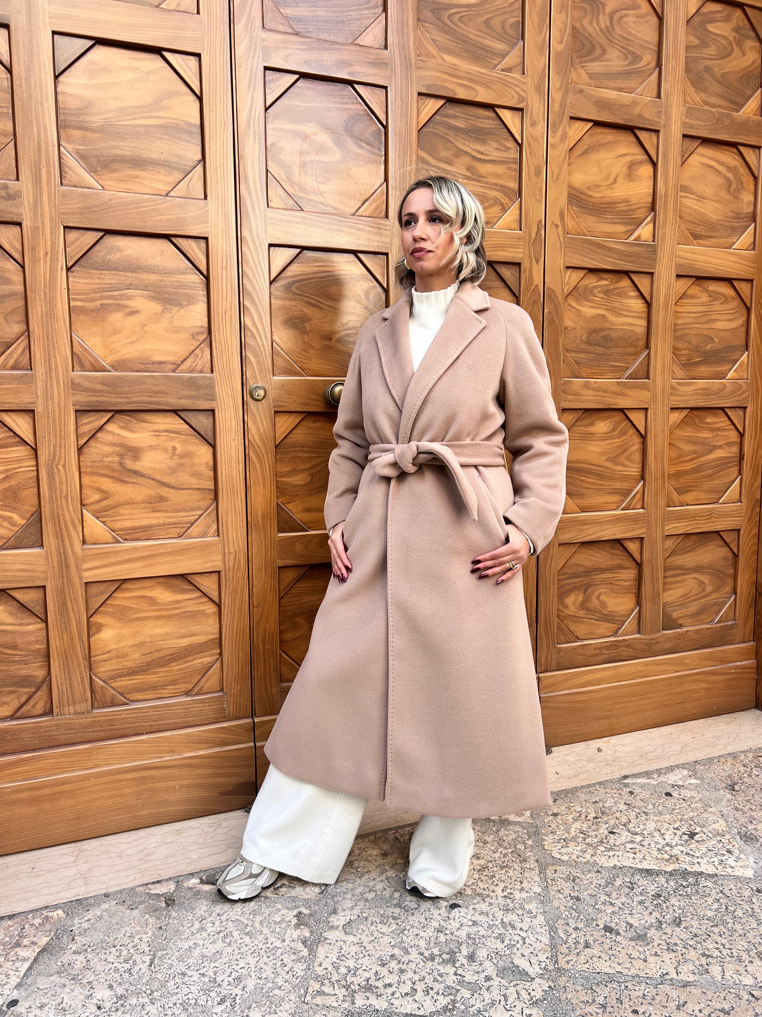 CAPPOTTO ACCAPPATOIO -TAGLIO LUNGO,DESIGN ELEGANTE,COLORE CAMMELLO