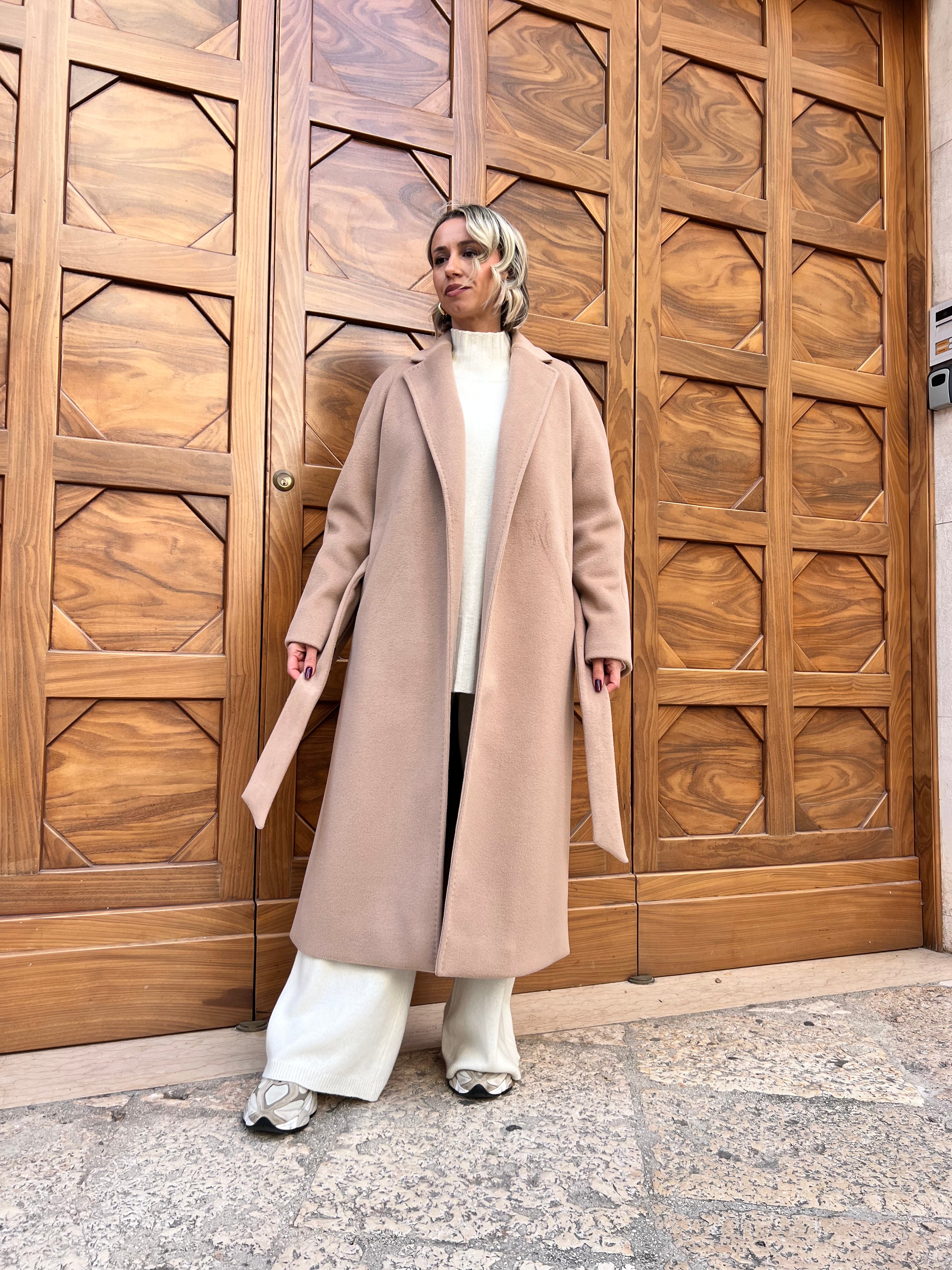 CAPPOTTO ACCAPPATOIO -TAGLIO LUNGO,DESIGN ELEGANTE,COLORE CAMMELLO