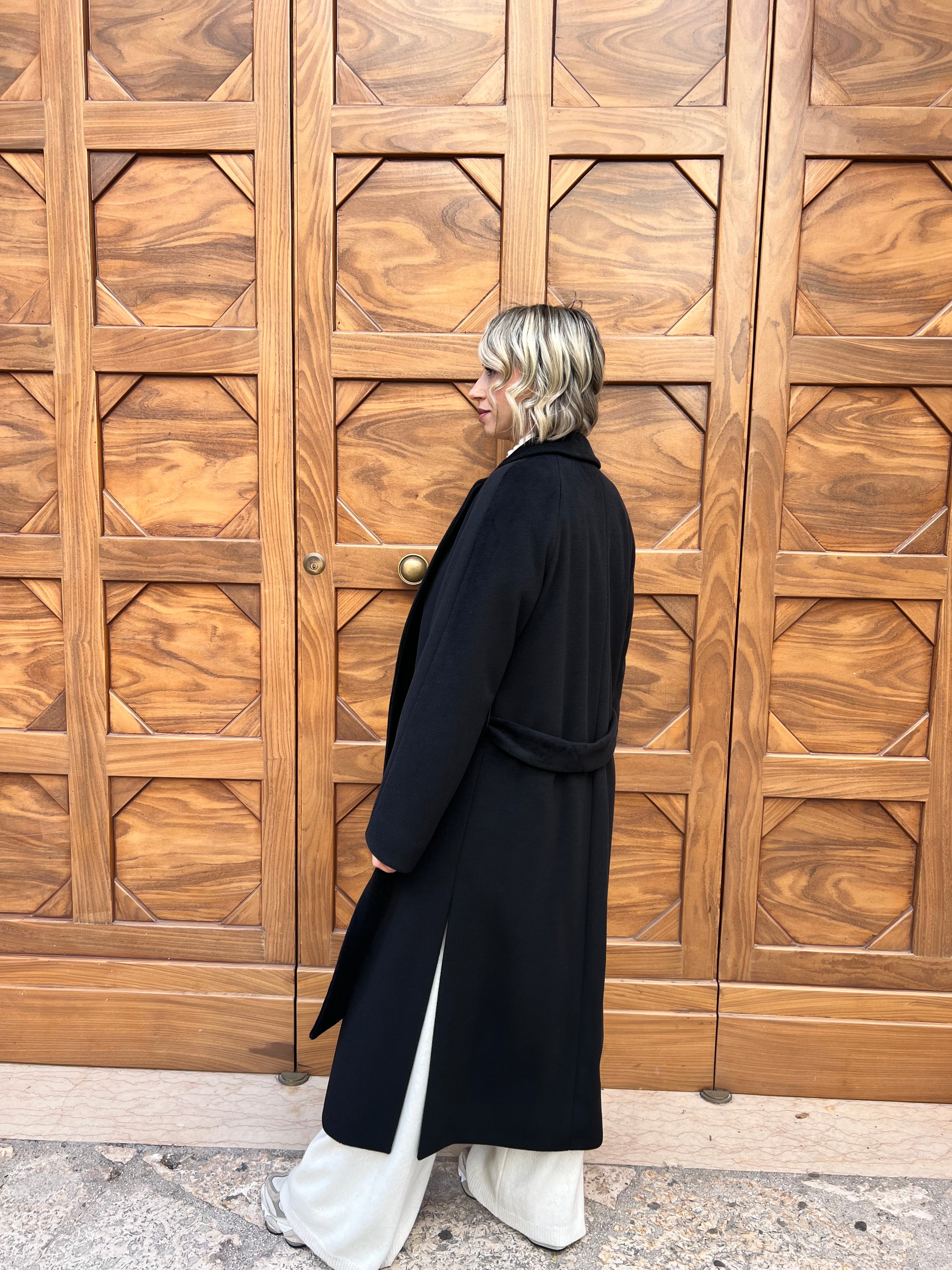 CAPPOTTO ACCAPPATOIO -TAGLIO LUNGO,DESIGN ELEGANTE,COLORE NERO