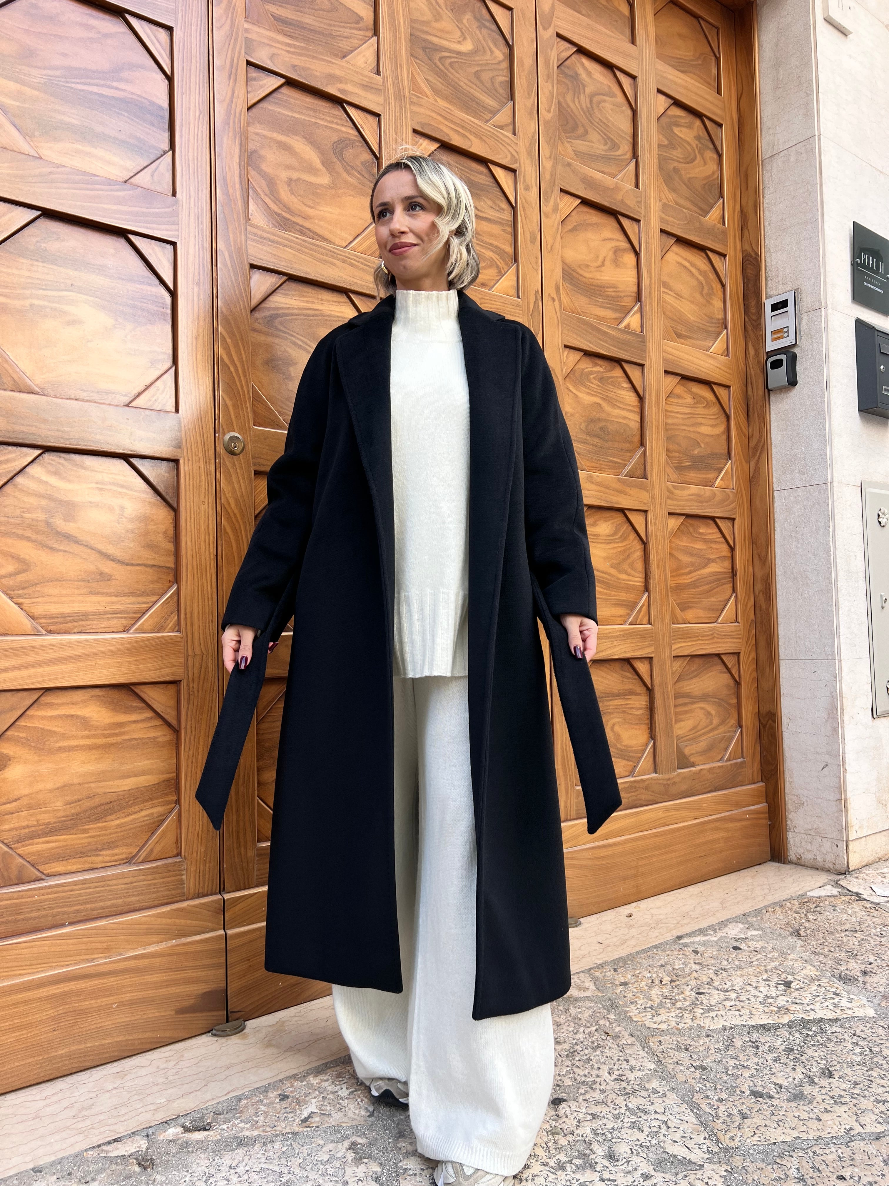 CAPPOTTO ACCAPPATOIO -TAGLIO LUNGO,DESIGN ELEGANTE,COLORE NERO