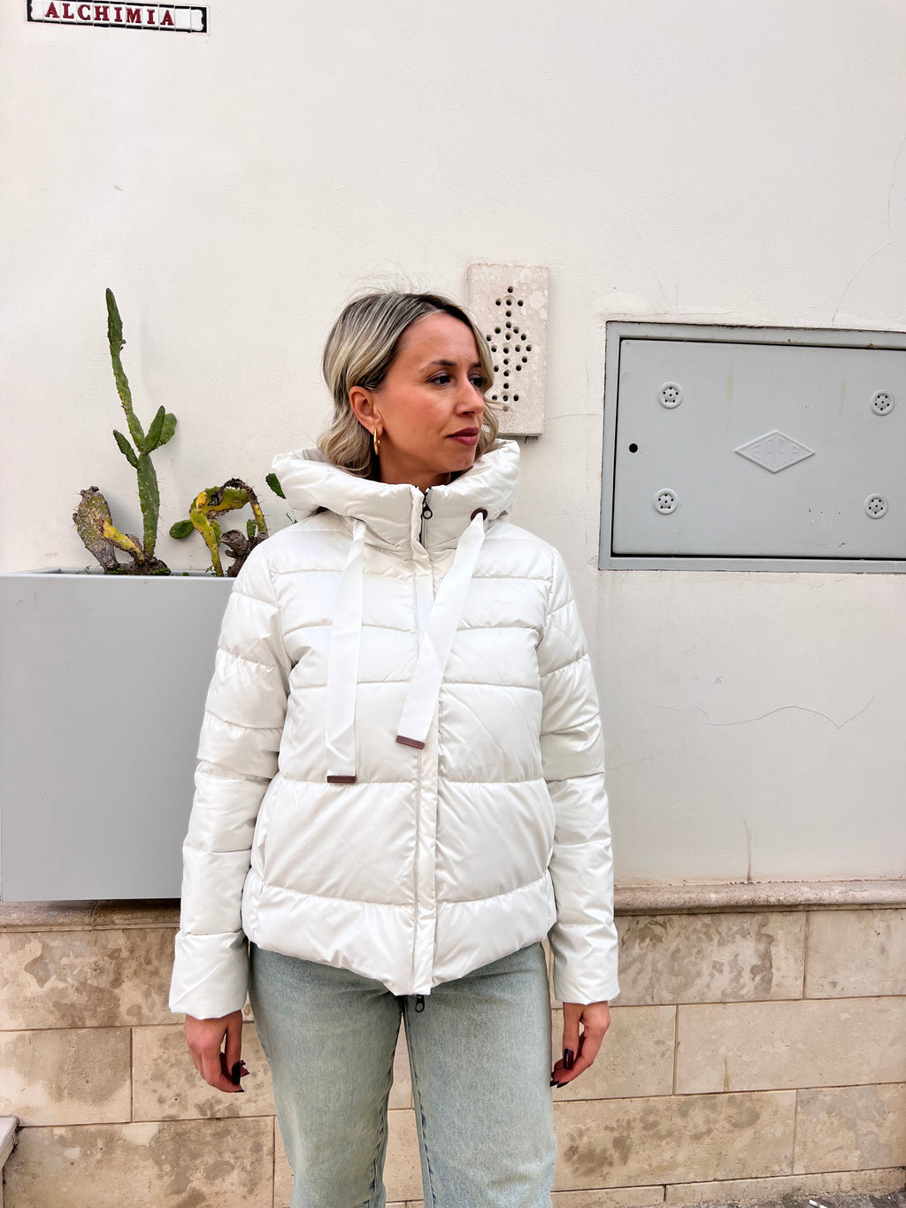 PIUMINO DONNA PLAZA – MODELLO CORTO CON CAPPUCCIO, SUPER CALDO E LEGGERO BIANCO