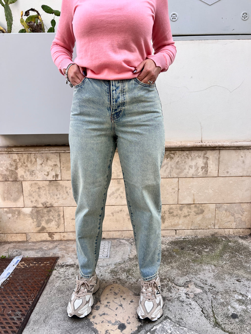 JEANS DONNA ARMANI EXCHANGE J51 – CARROT FIT, VITA ALTA, LAVAGGIO CHIARO