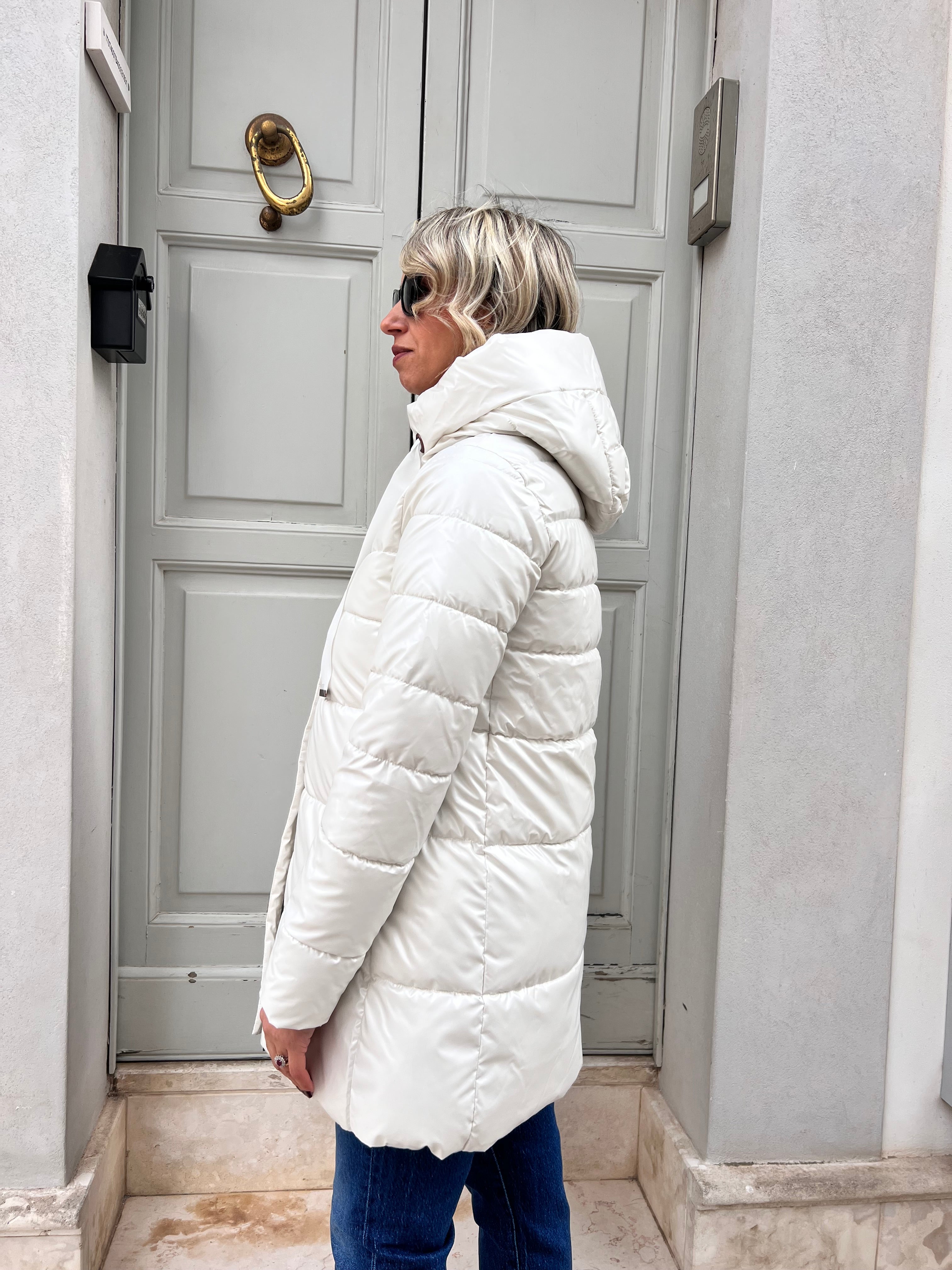 PIUMINO DONNA PLAZA LUNGO – CON CAPPUCCIO, SUPER CALDO E LEGGERO BIANCO