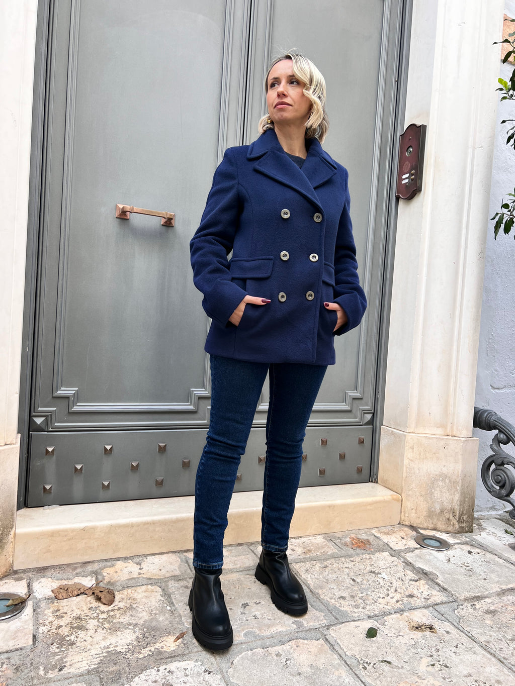 CAPPOTTO DONNA PLAZA DOPPIOPETTO – TESSUTO CALDO, BOTTONI EFFETTO CORNO, LUNGHEZZA MEDIA BLU