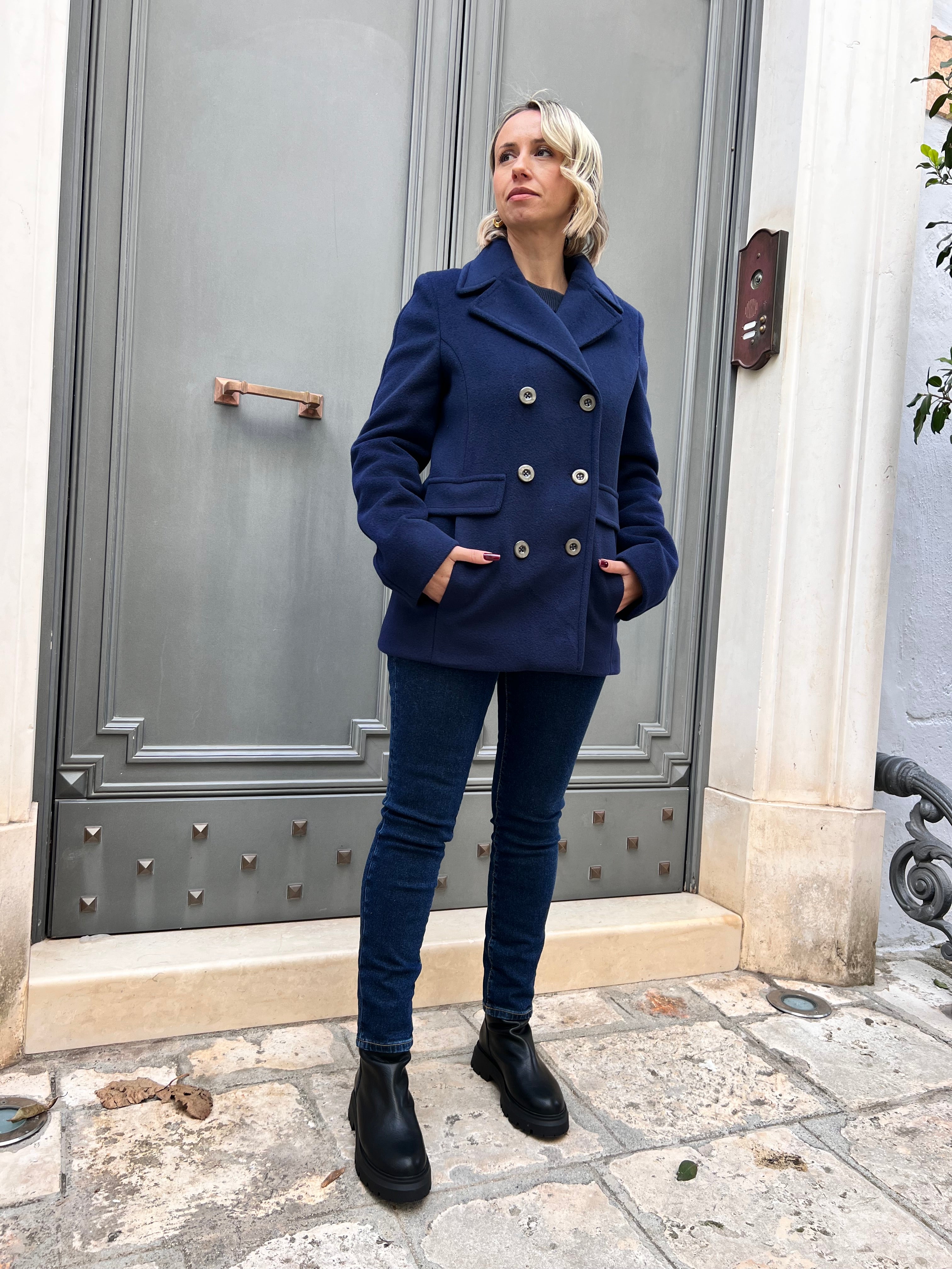 CAPPOTTO DONNA PLAZA DOPPIOPETTO – TESSUTO CALDO, BOTTONI EFFETTO CORNO, LUNGHEZZA MEDIA BLU