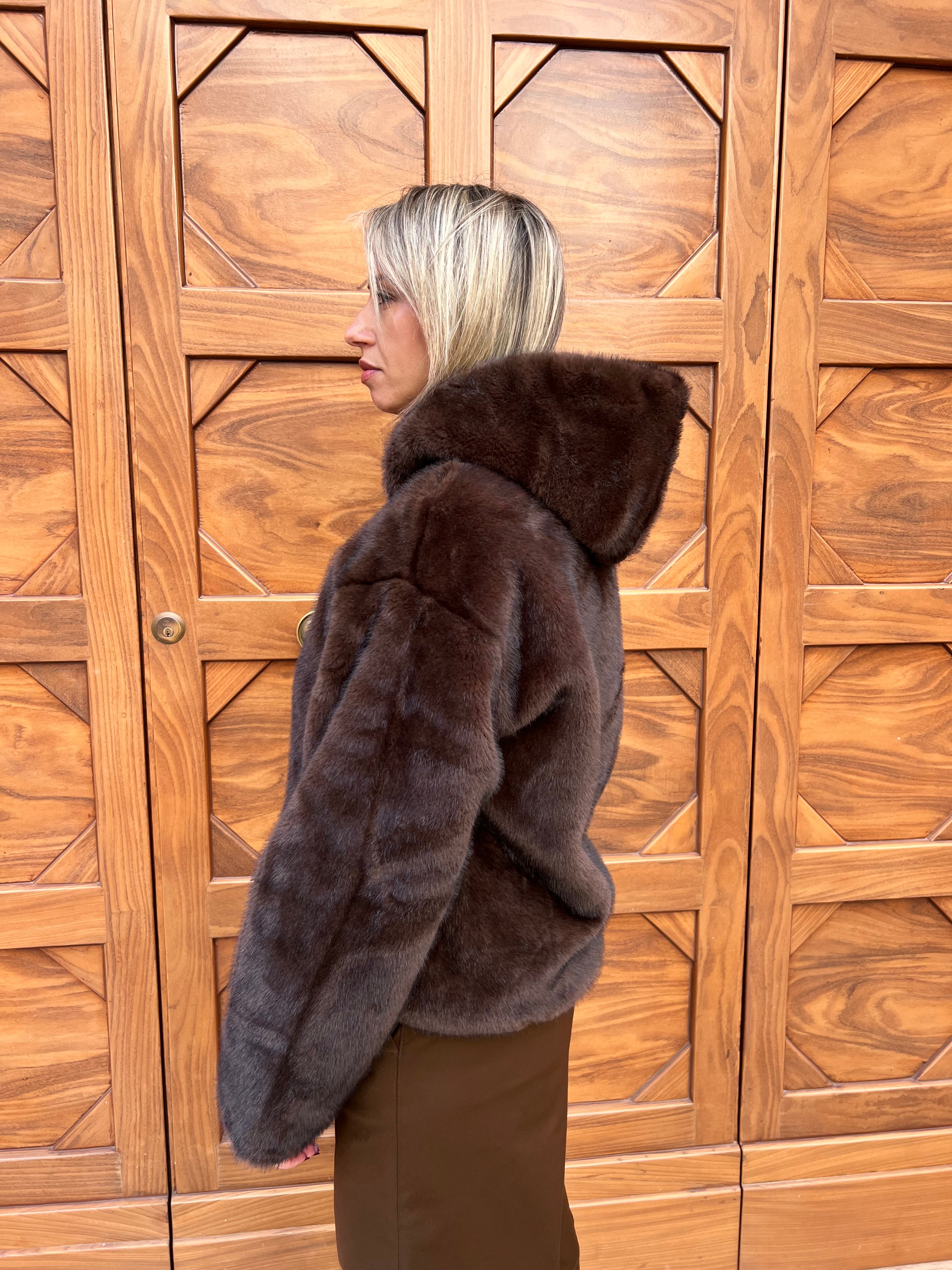 ECO PELLICCIA MORBIDA CON CAPPUCCIO CALDA INVERNALE MODELLO CORTO MARRONE