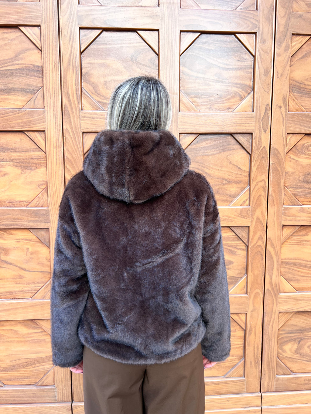 ECO PELLICCIA MORBIDA CON CAPPUCCIO CALDA INVERNALE MODELLO CORTO MARRONE