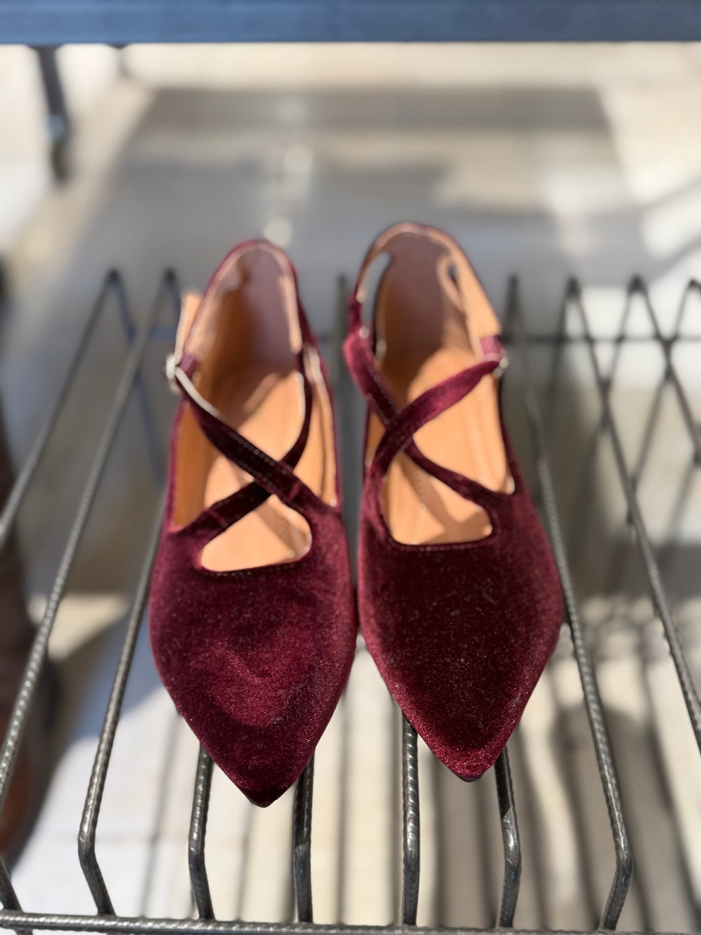 BALLERINA IN VELLUTO BORDEAUX CON CINTURINI INCROCIATI