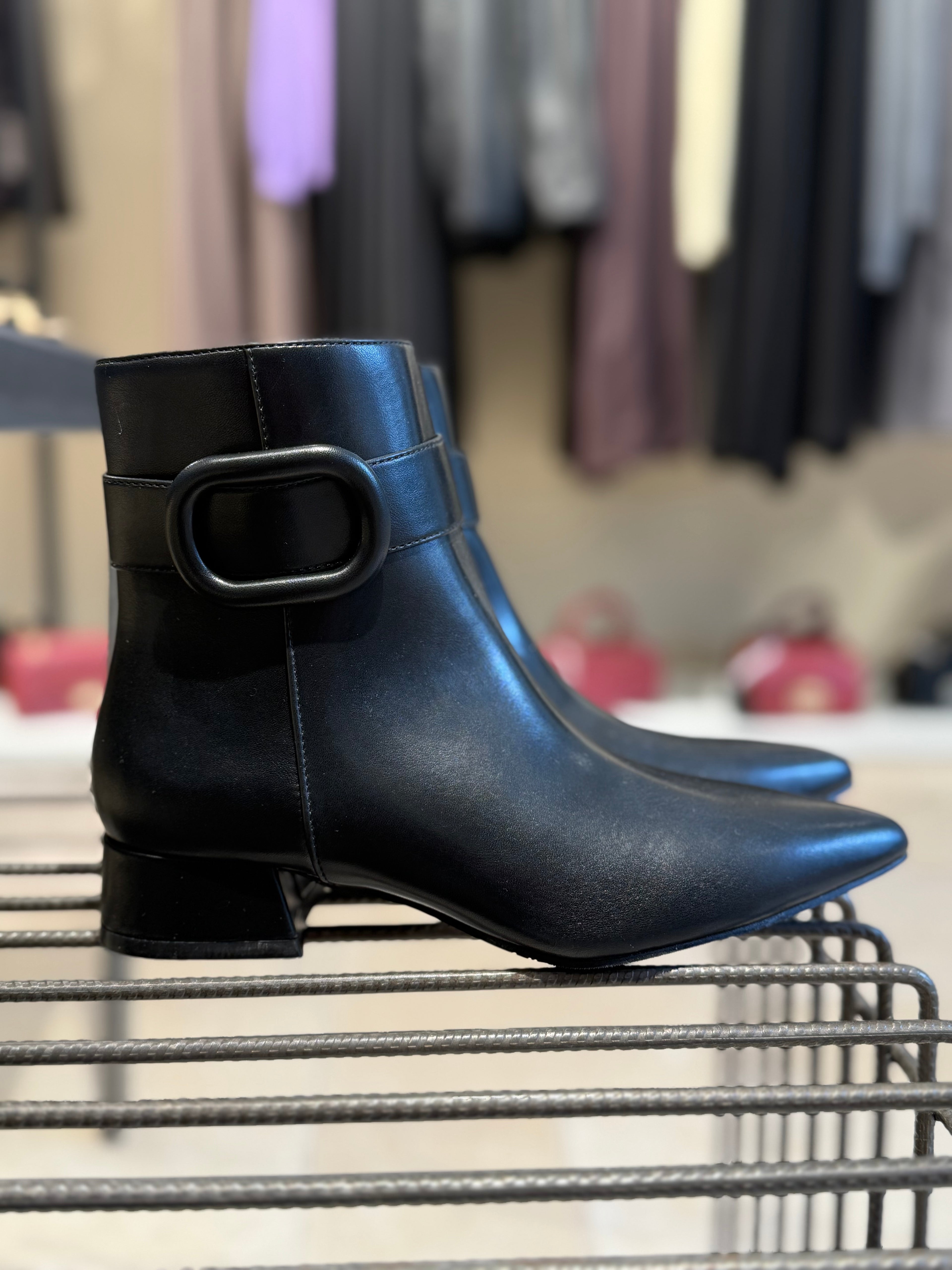 STIVALETTO DONNA PELLE NERA PUNTA AFFUSOLATA CON FIBBIA