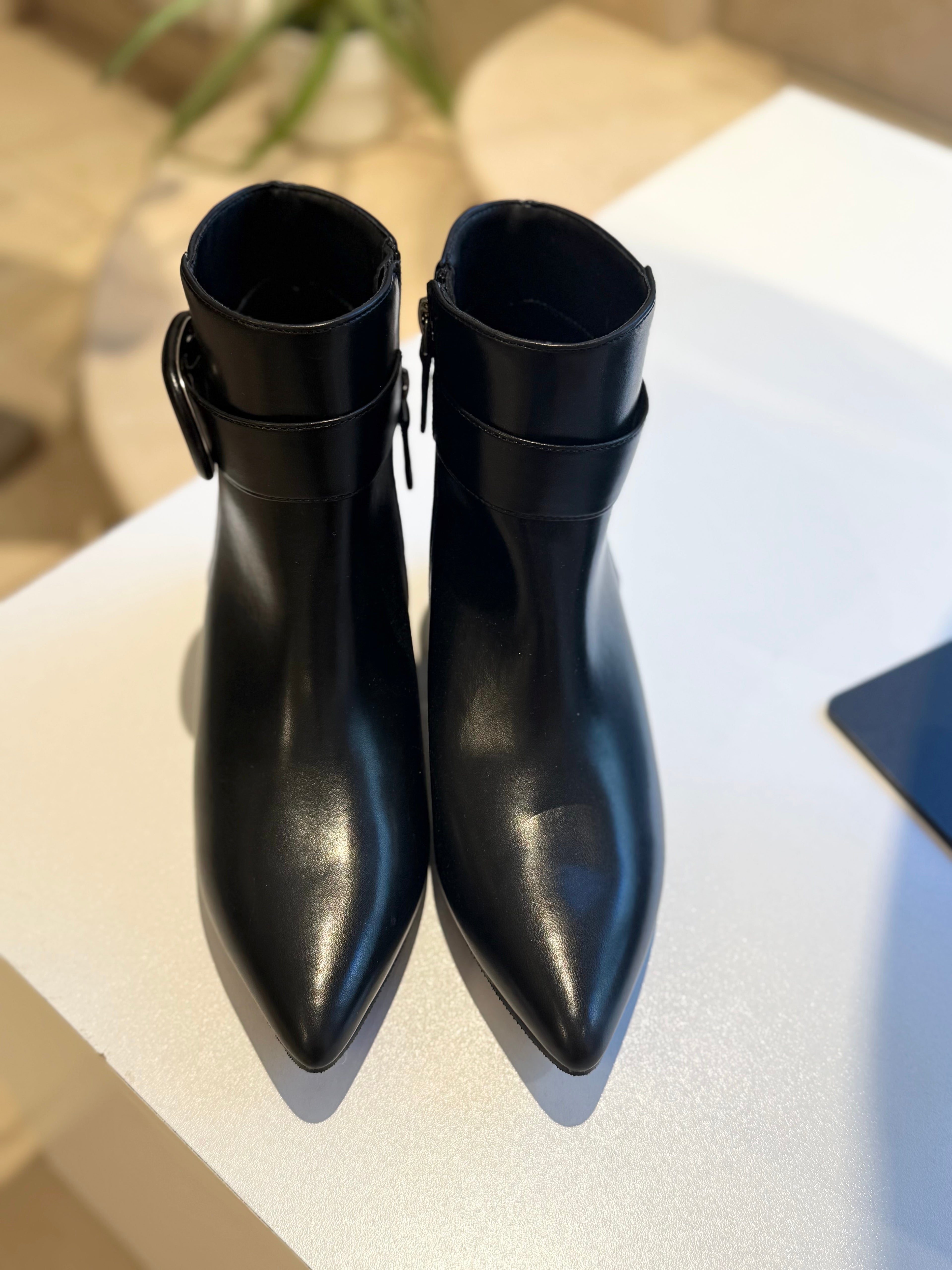 STIVALETTO DONNA PELLE NERA PUNTA AFFUSOLATA CON FIBBIA