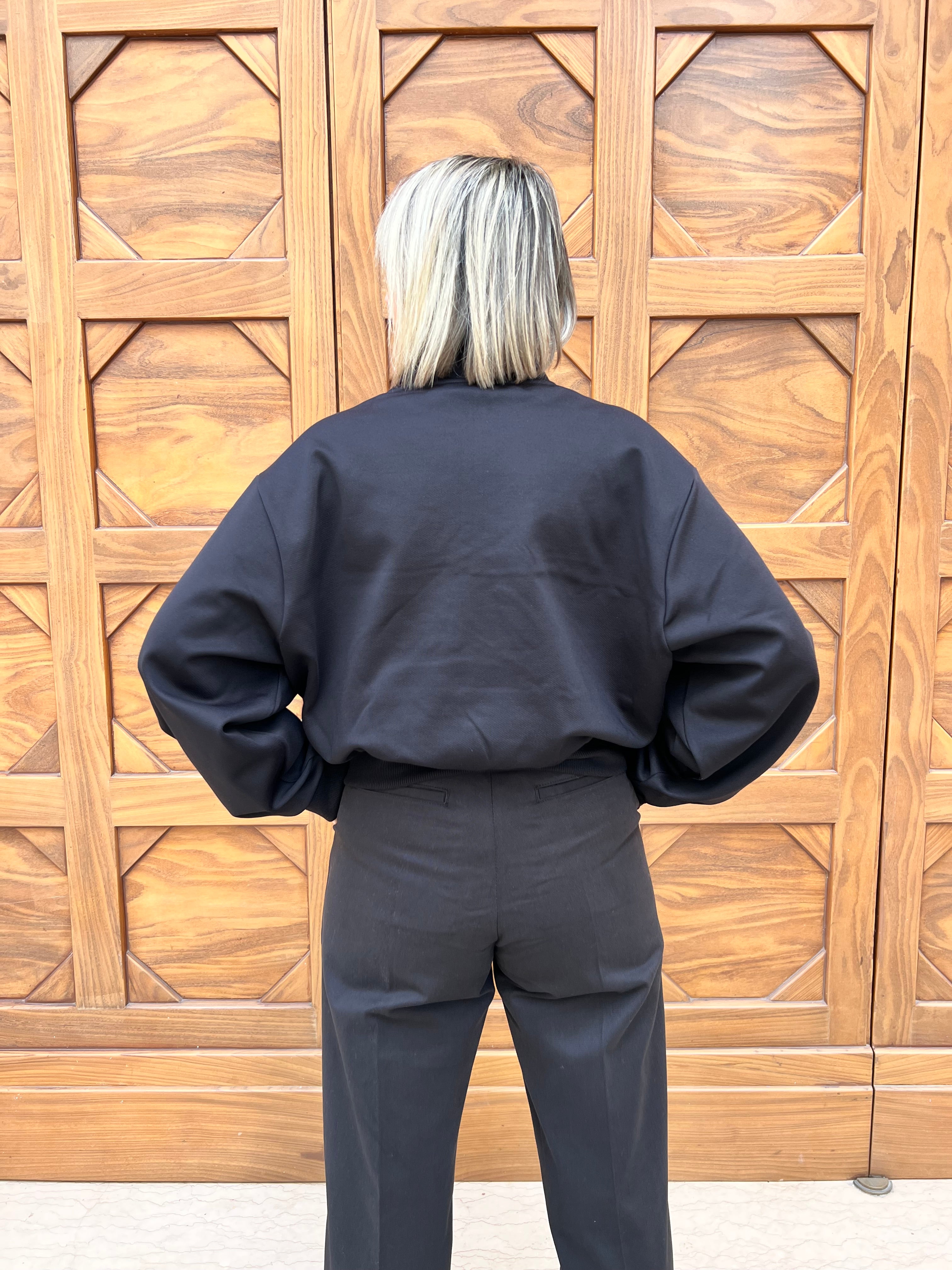 FELPA DONNA GUESS HALF ZIP CON LOGO RICAMATO NERO E PANNA