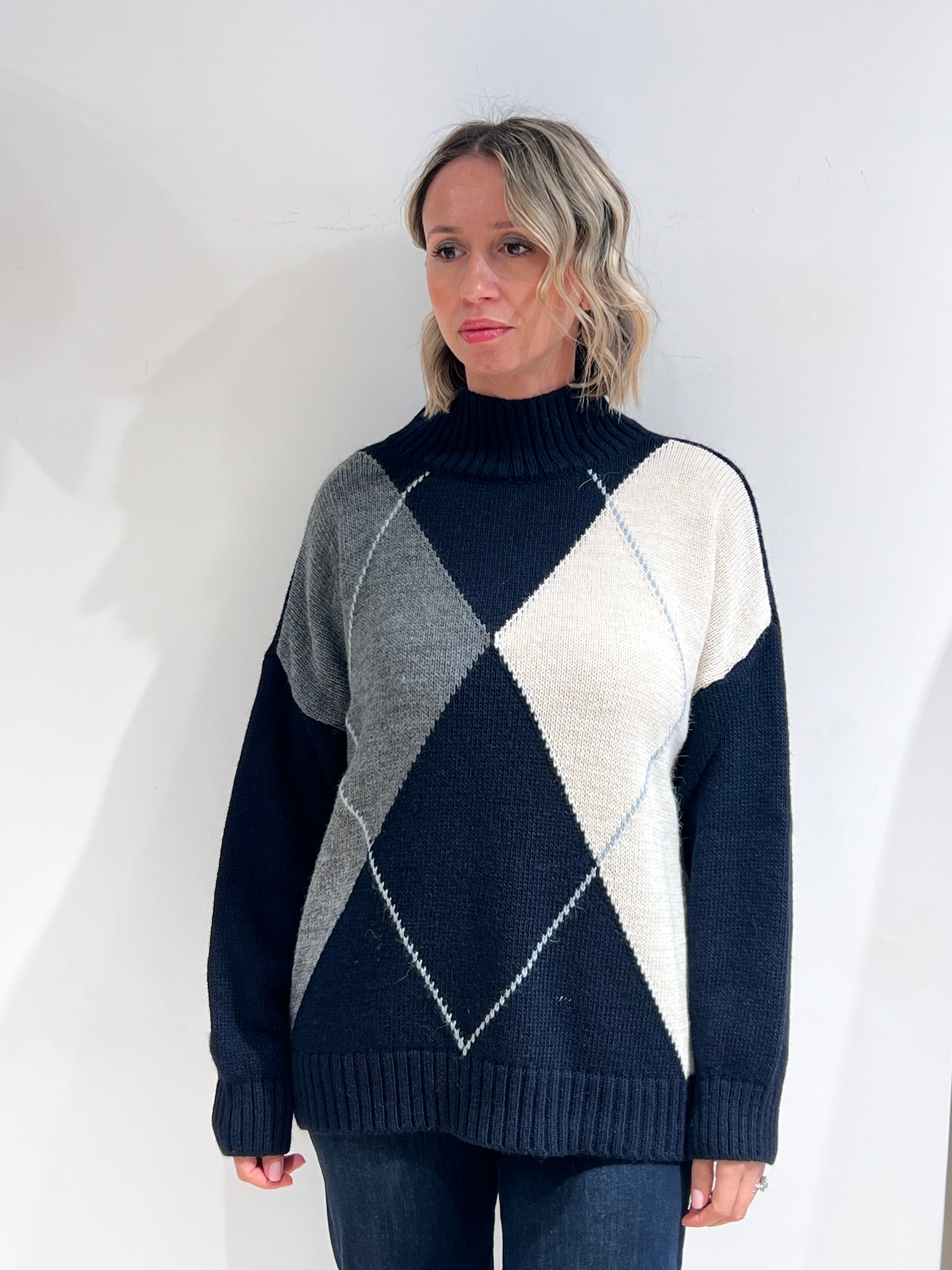 MAGLIA DONNA A ROMBI CON COLLO ALTO – MAGLIONE INVERNALE ELEGANTE BLU NAVY