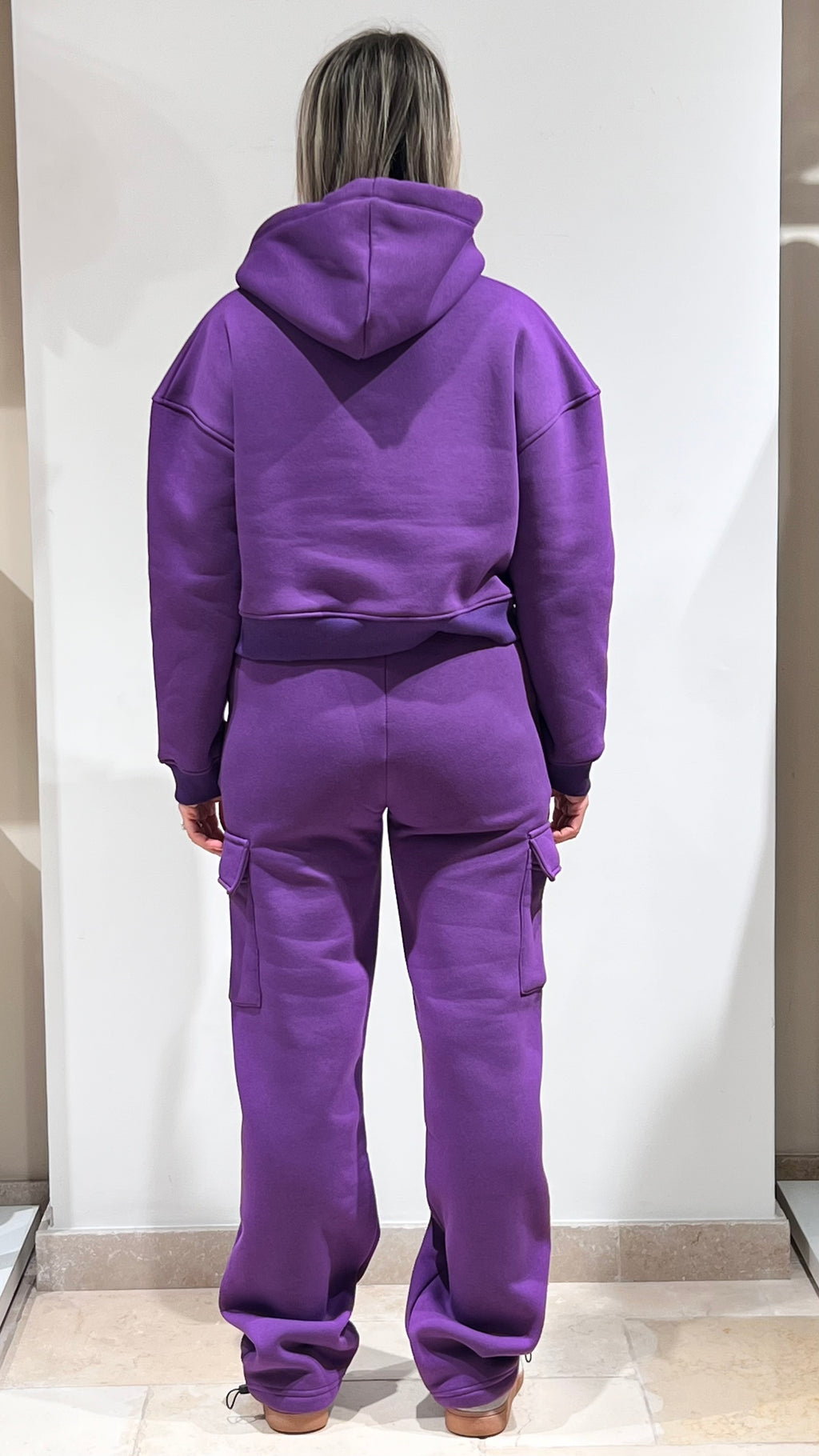 TUTA DONNA FELPATA PLAZA CON FELPA CROPPED E PANTALONE CARGO VIOLA