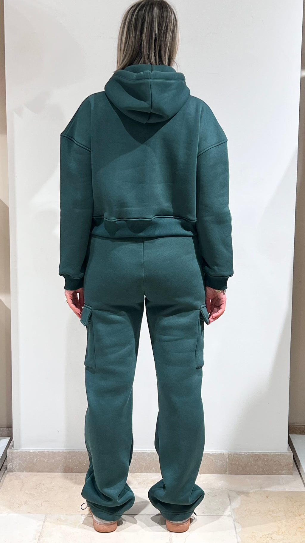 TUTA DONNA FELPATA PLAZA CON FELPA CROPPED E PANTALONE CARGO VERDE