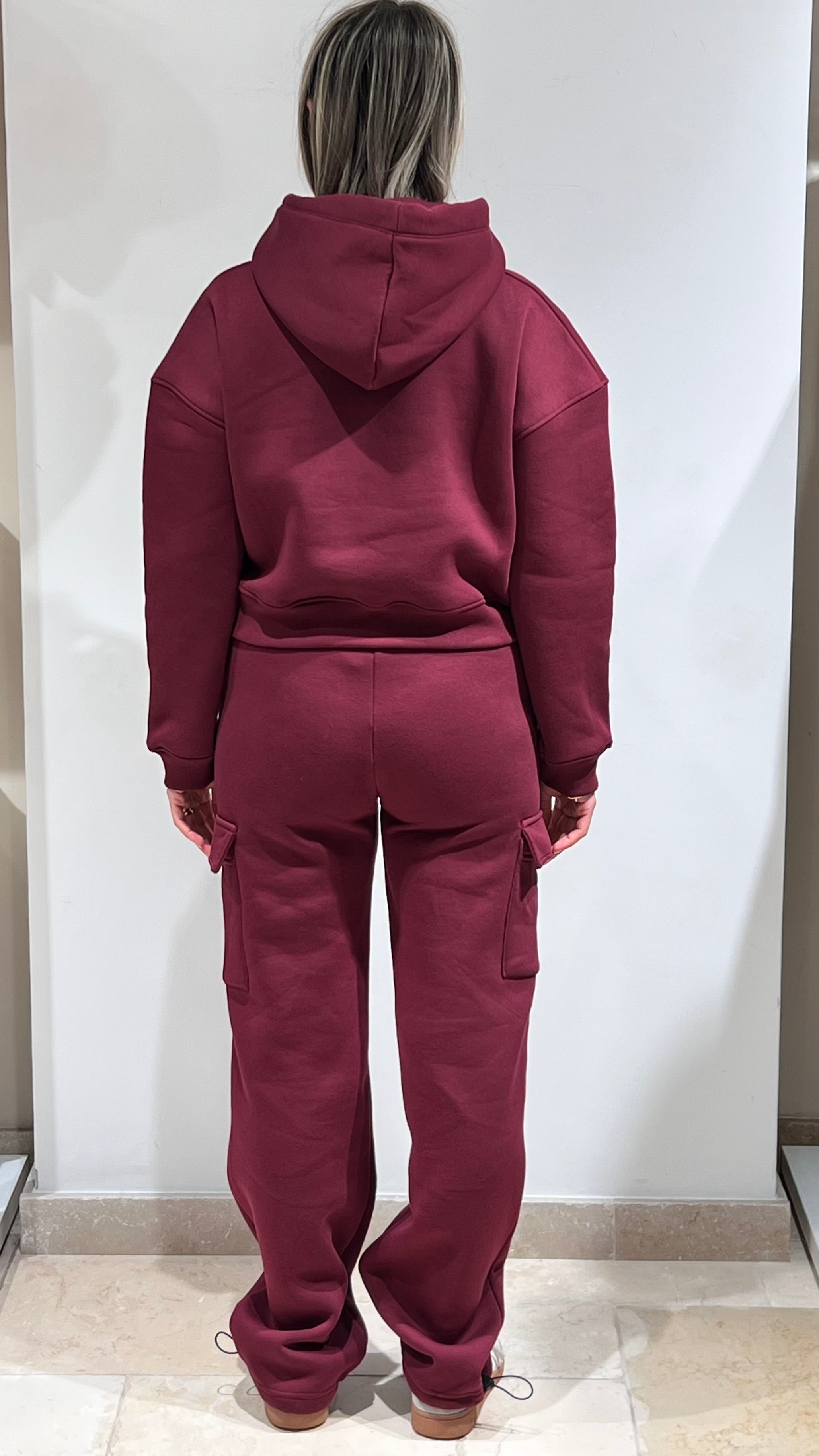 TUTA DONNA FELPATA PLAZA CON FELPA CROPPED E PANTALONE CARGO BORDEAUX