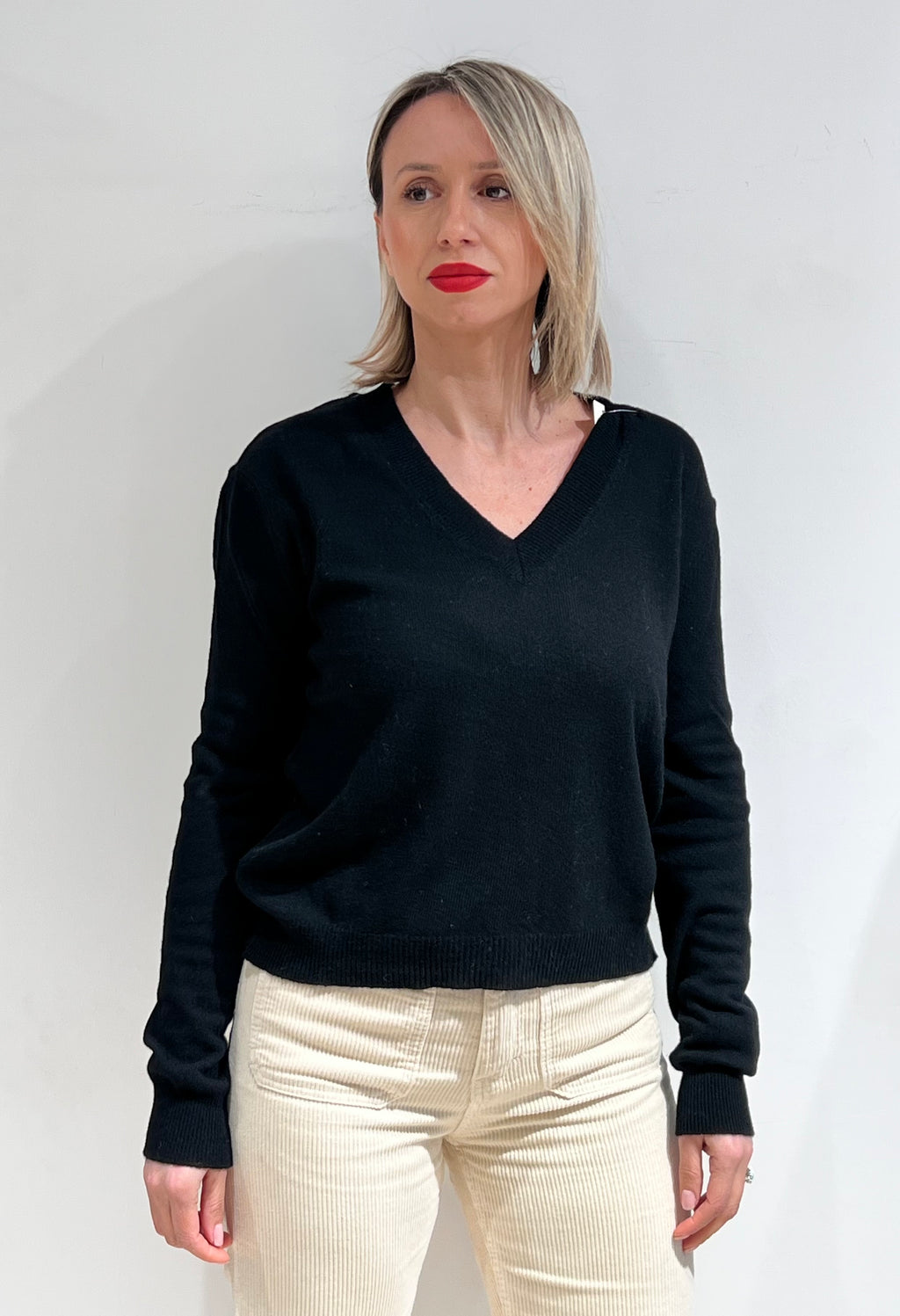 MAGLIA DONNA SCOLLO A V IN MISTO LANA, VISCOSA E CASHMERE  NERO