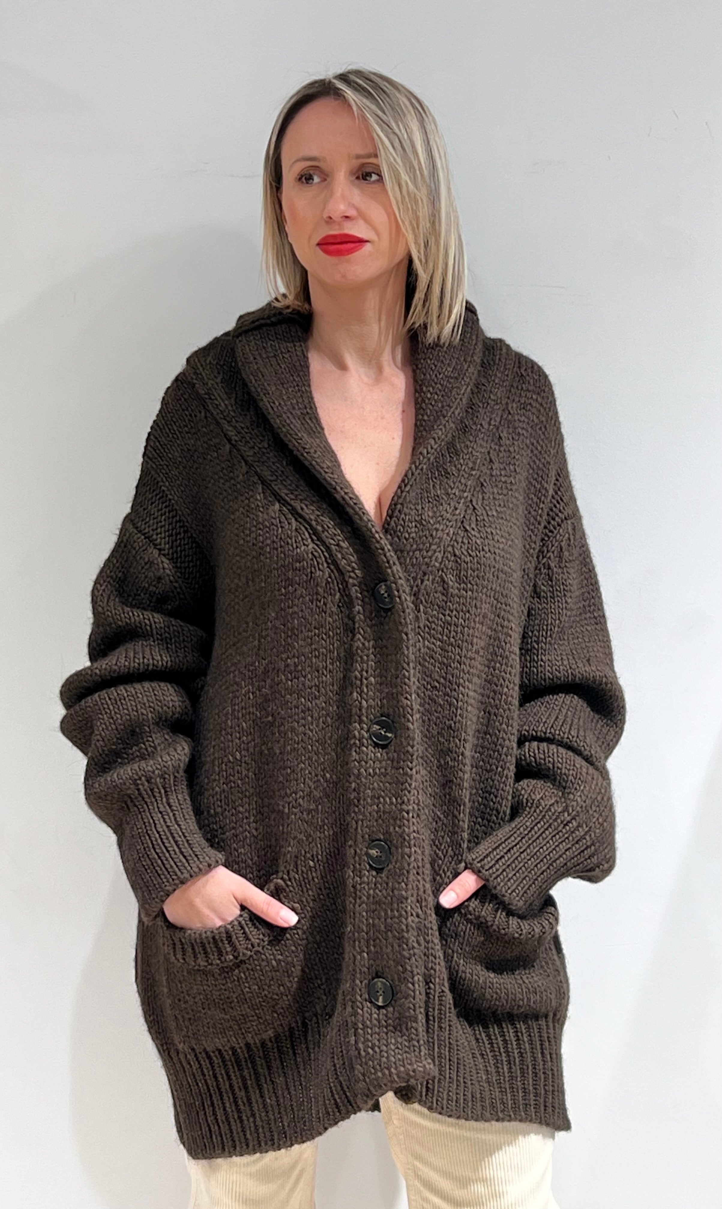 CARDIGAN DONNA LUNGO IN MAGLIA CON COLLO AVVOLGENTE MARRONE