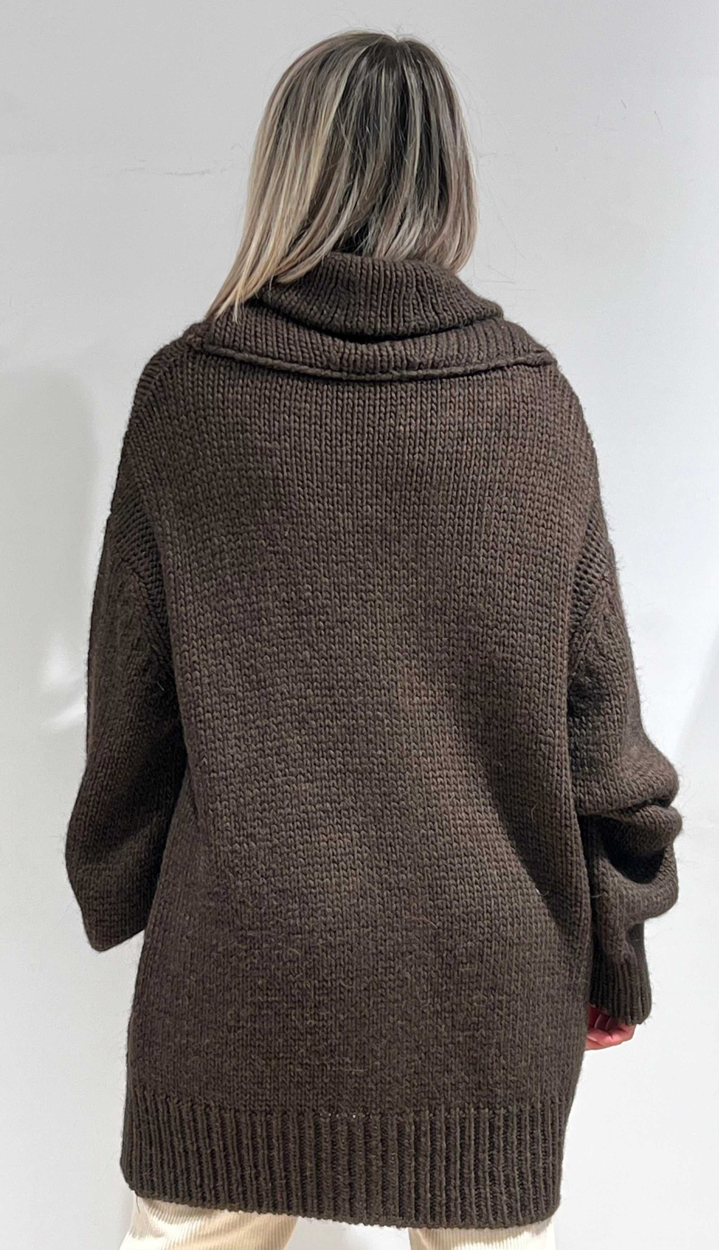 CARDIGAN DONNA LUNGO IN MAGLIA CON COLLO AVVOLGENTE MARRONE