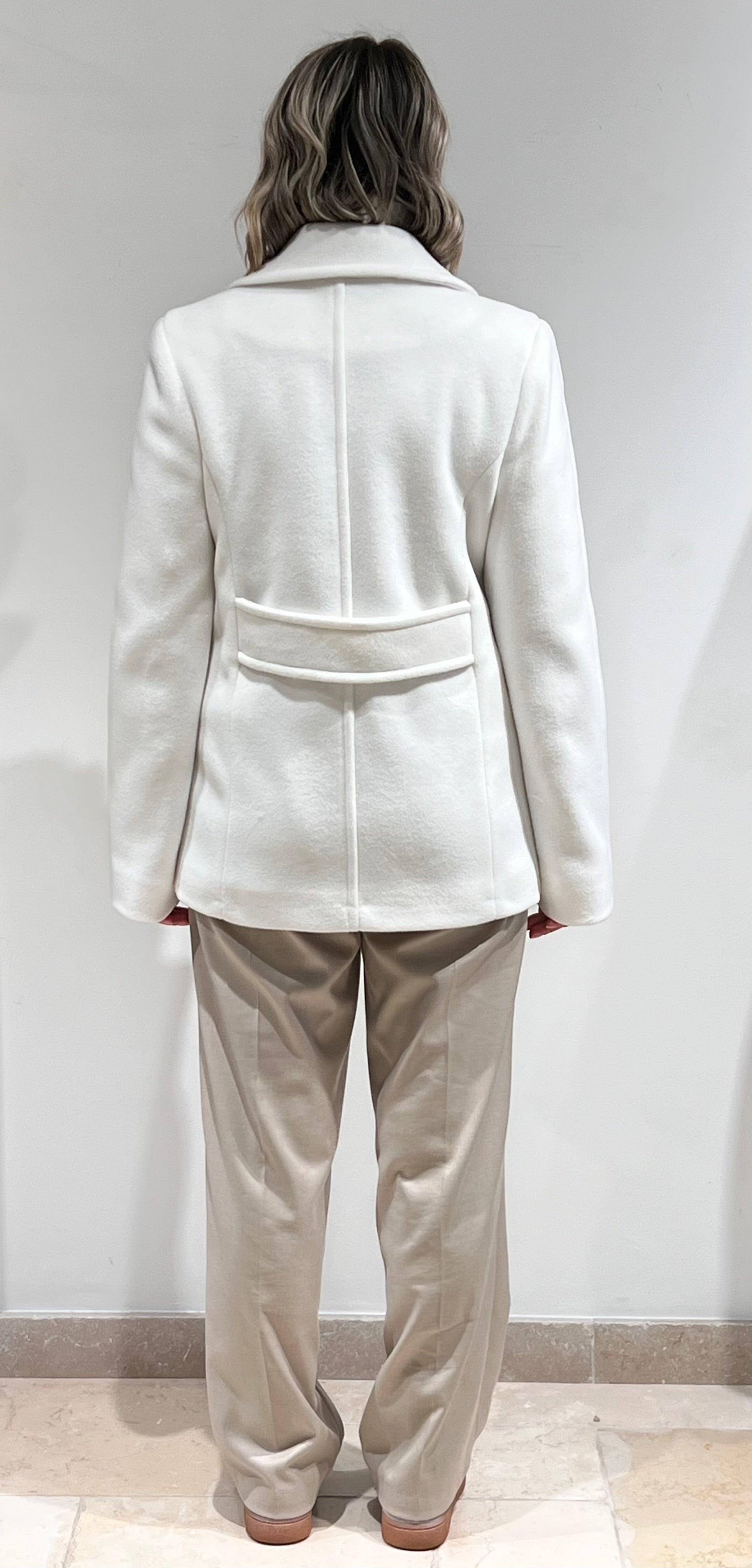 CAPPOTTO DONNA PLAZA DOPPIOPETTO – TESSUTO CALDO, BOTTONI EFFETTO CORNO, LUNGHEZZA MEDIA BIANCO